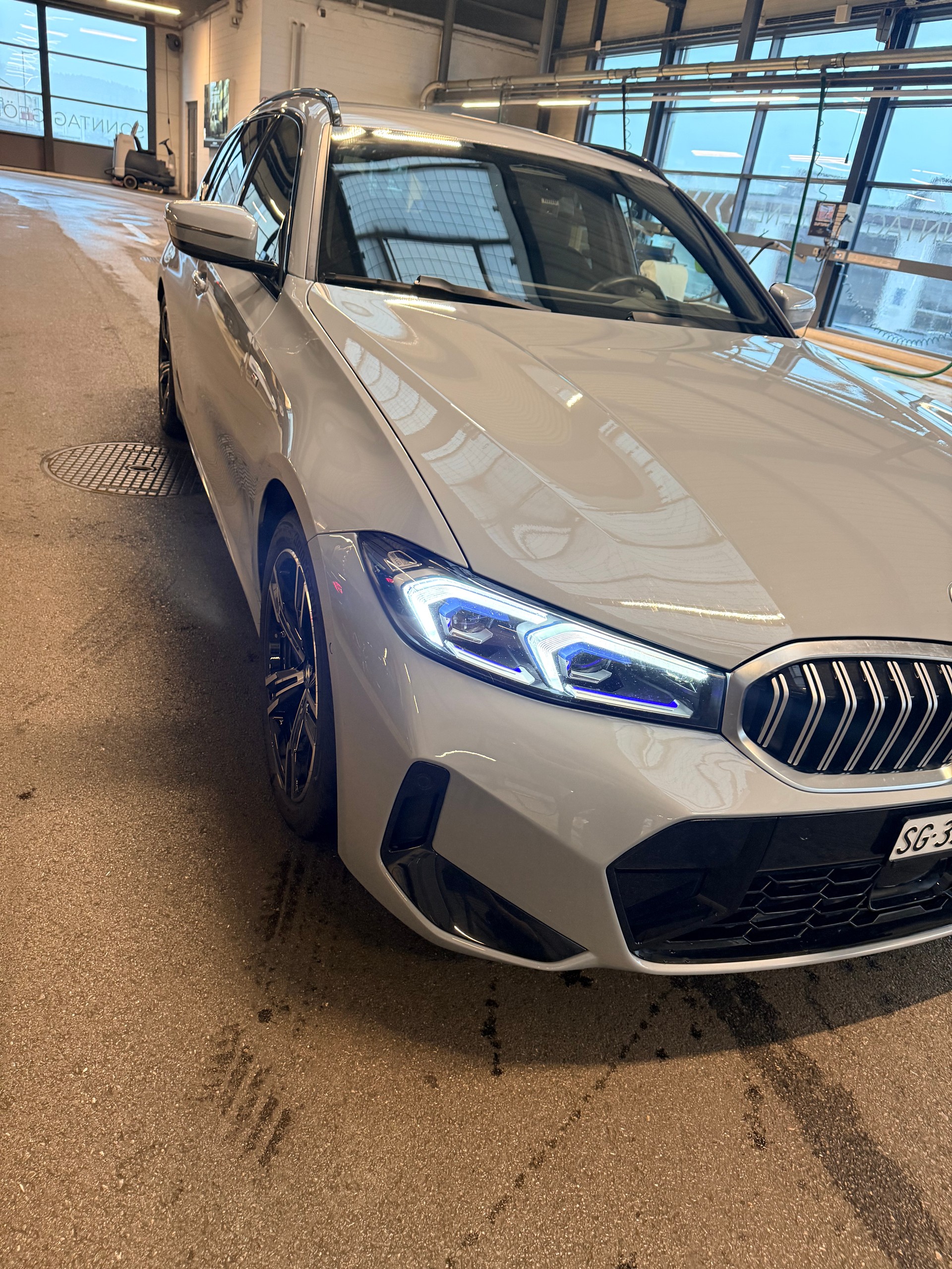 BMW 330d xDrive-image-1