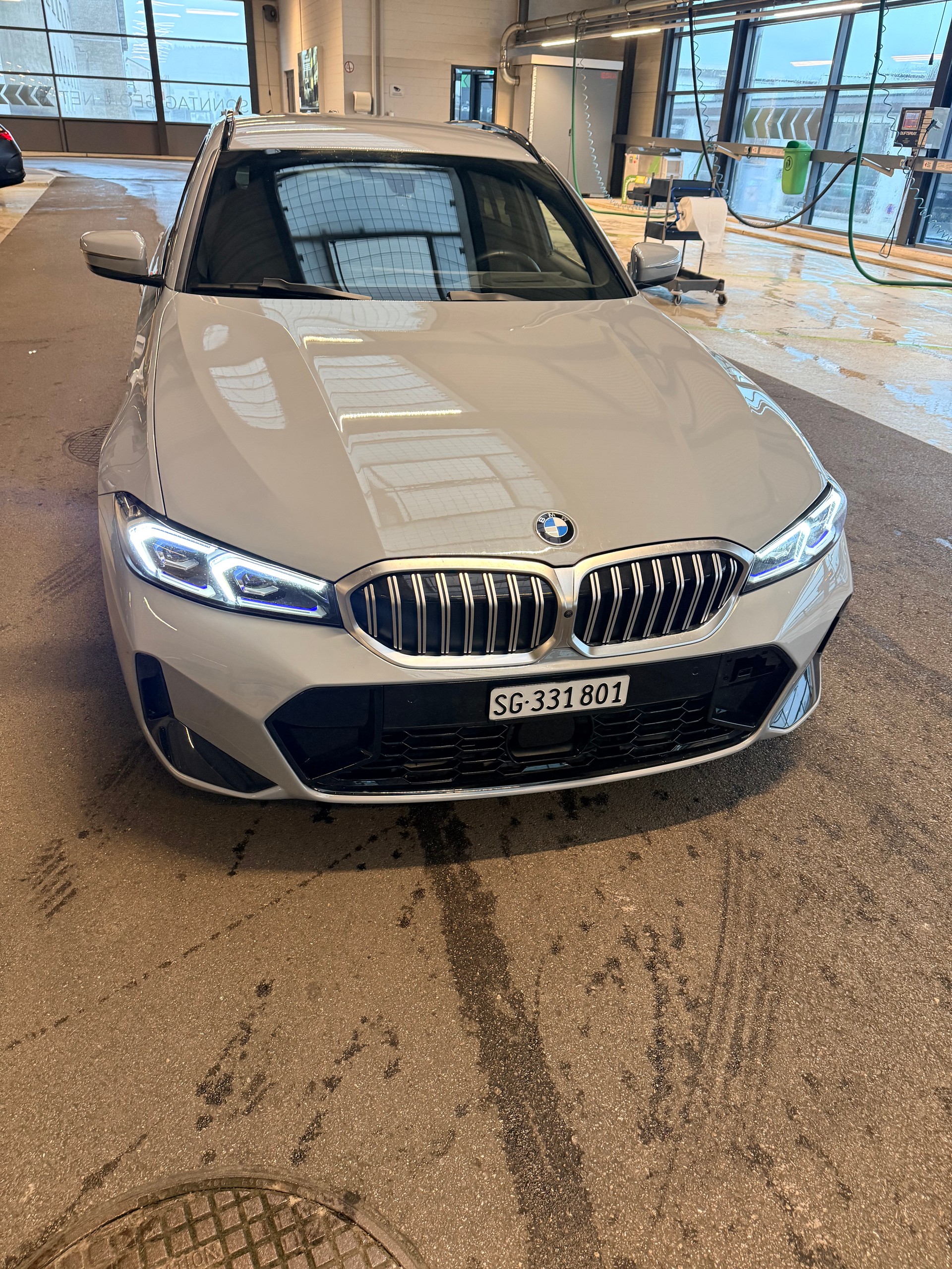 BMW 330d xDrive-image-0