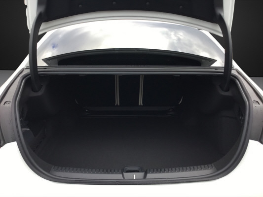 MERCEDES-BENZ E 220 d 4Matic-image-11