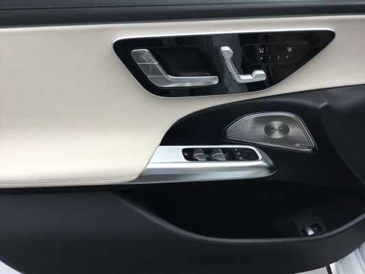 MERCEDES-BENZ E 220 d 4Matic-image-9