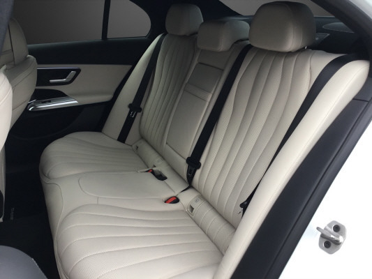 MERCEDES-BENZ E 220 d 4Matic-image-10