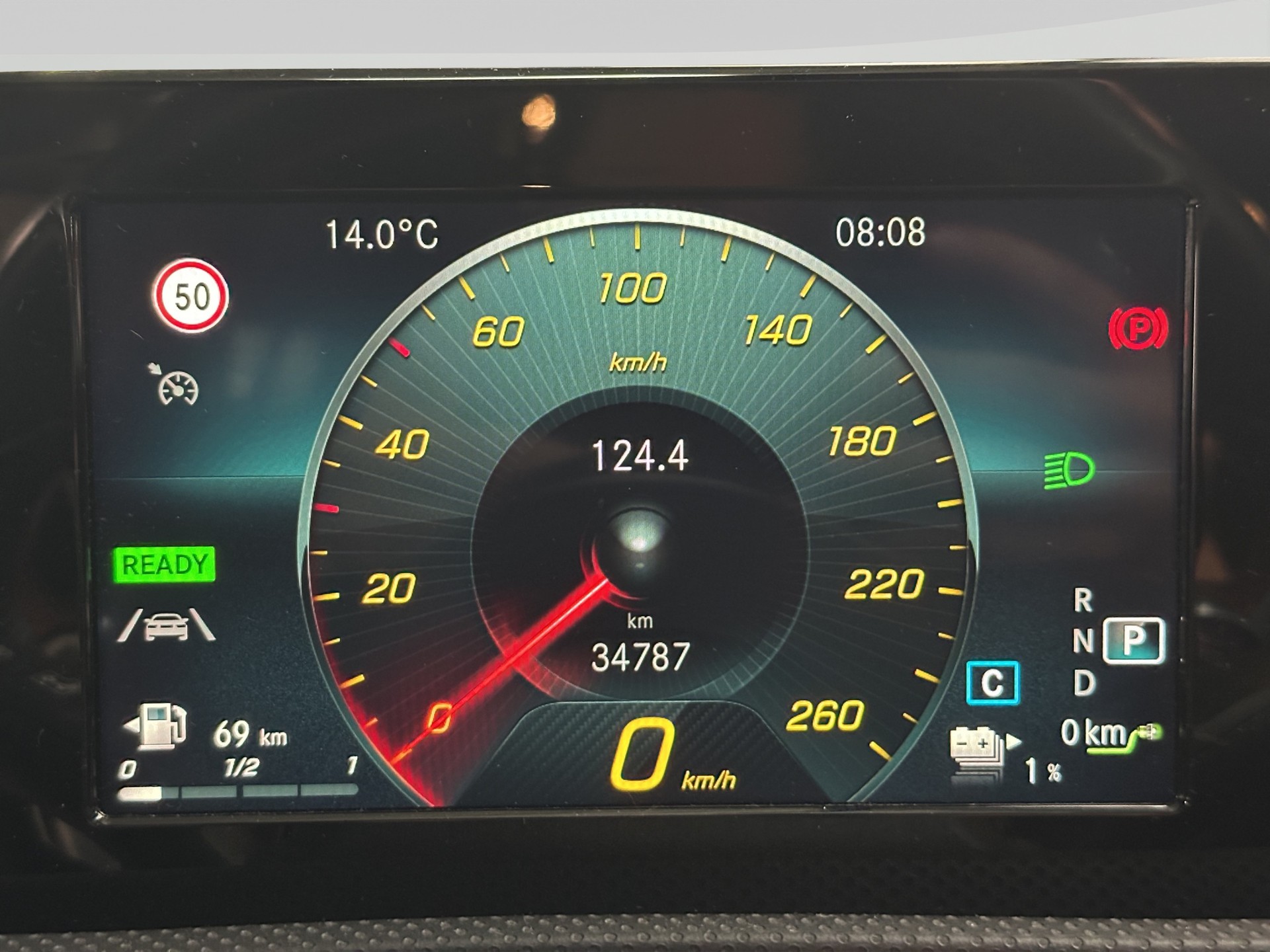 MERCEDES-BENZ A 250e AMG Line 8G-DCT Night-image-9