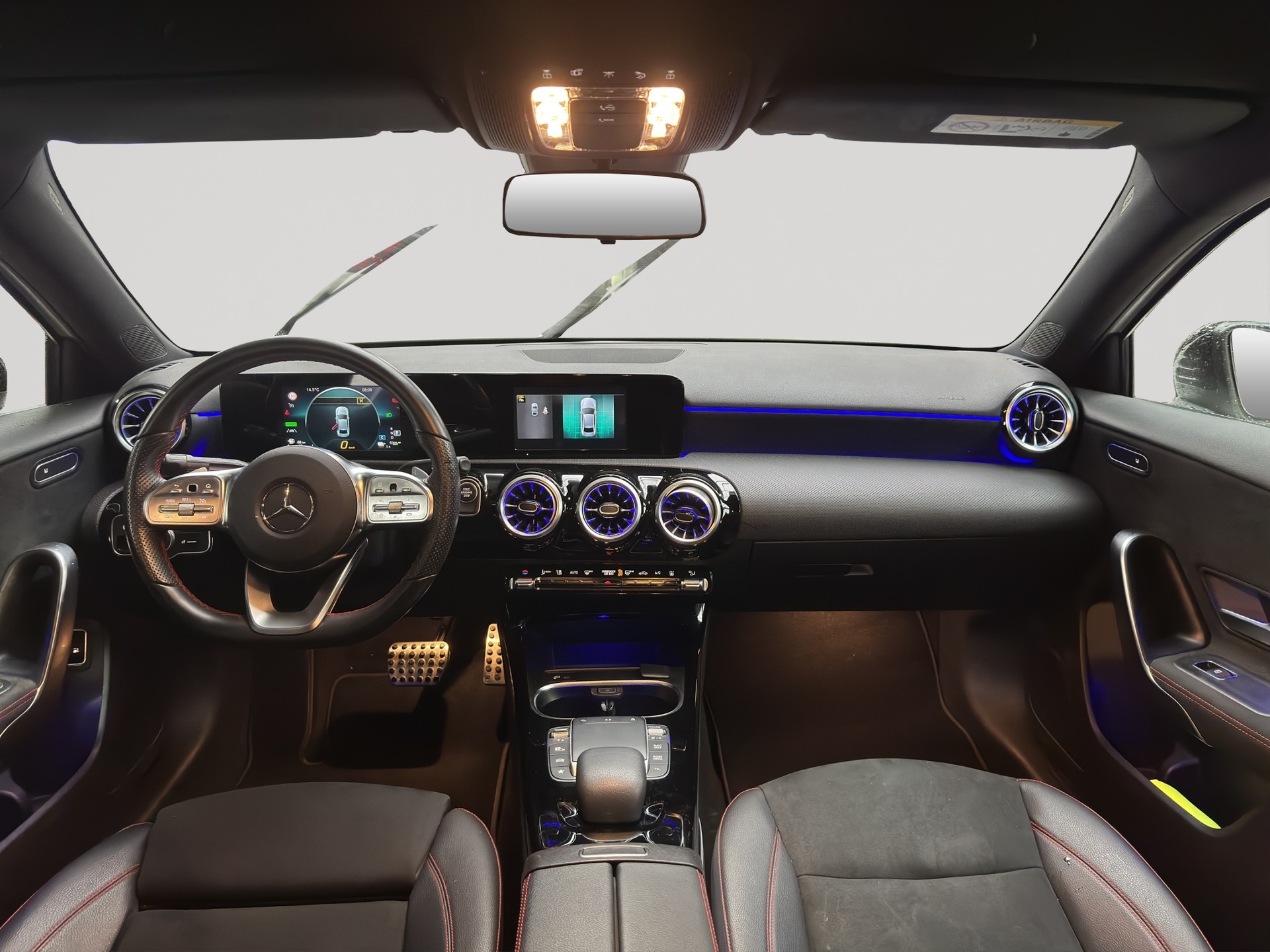 MERCEDES-BENZ A 250e AMG Line 8G-DCT Night-image-12