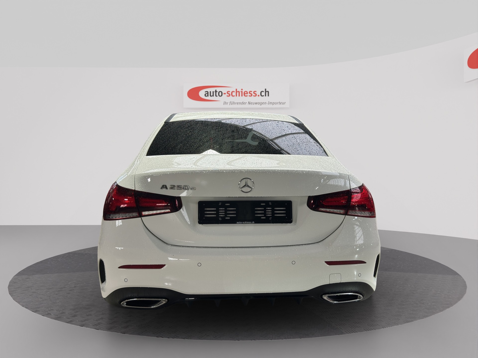 MERCEDES-BENZ A 250e AMG Line 8G-DCT Night-image-3