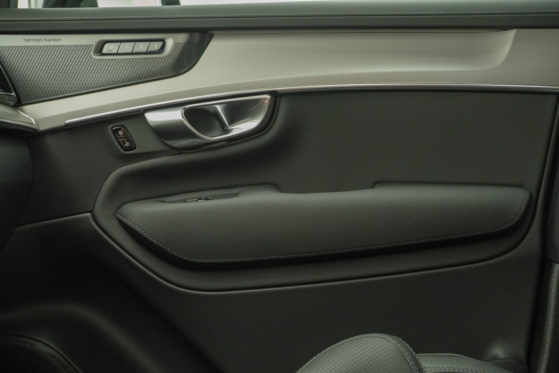 VOLVO XC90 2.0 T8 TE Black Edition eAWD-image-12
