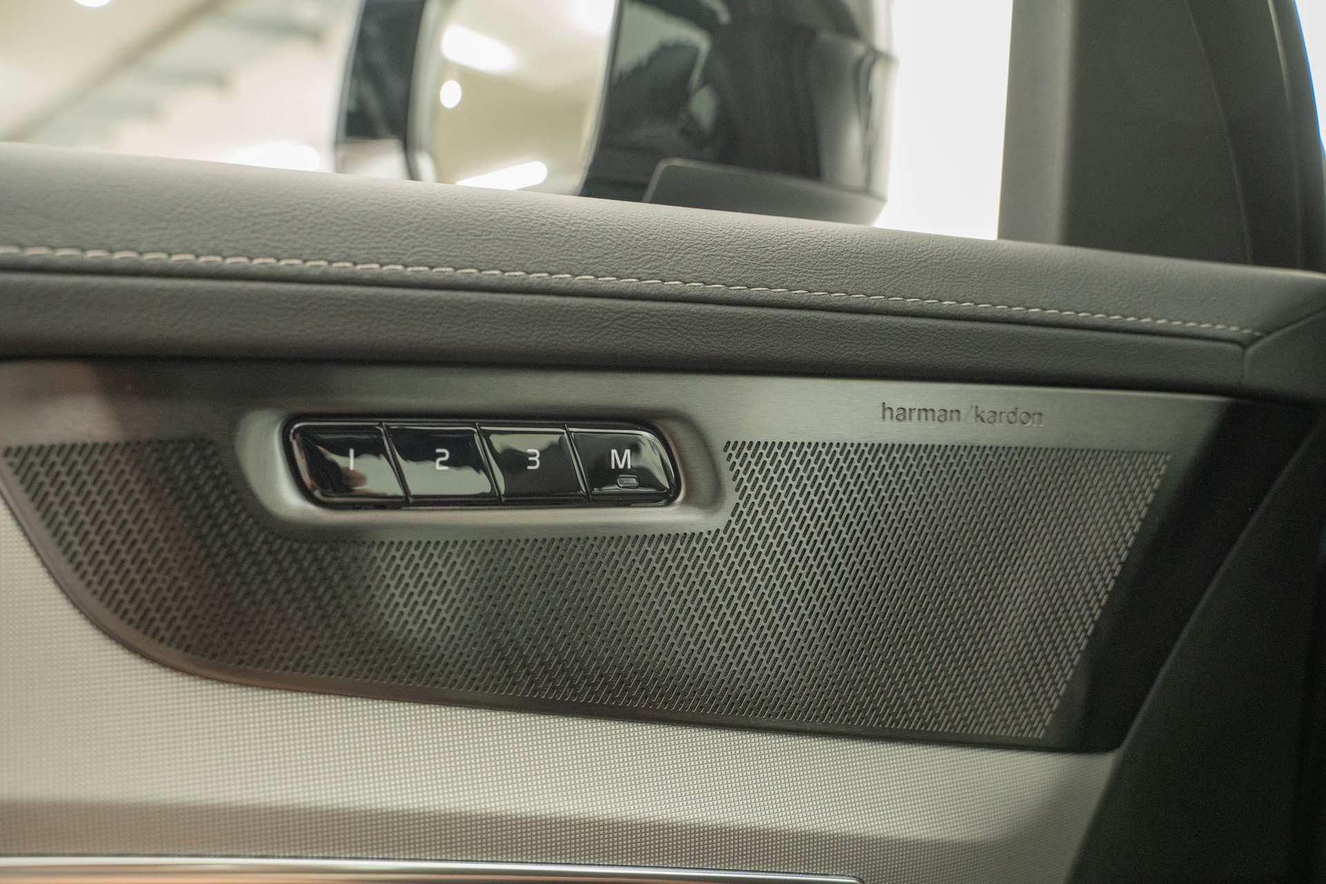 VOLVO XC90 2.0 T8 TE Black Edition eAWD-image-13
