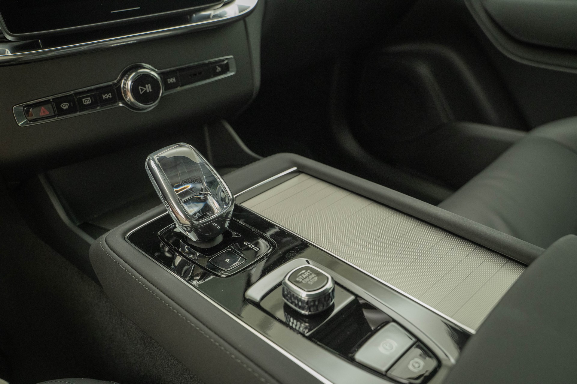 VOLVO XC90 2.0 T8 TE Black Edition eAWD-image-11