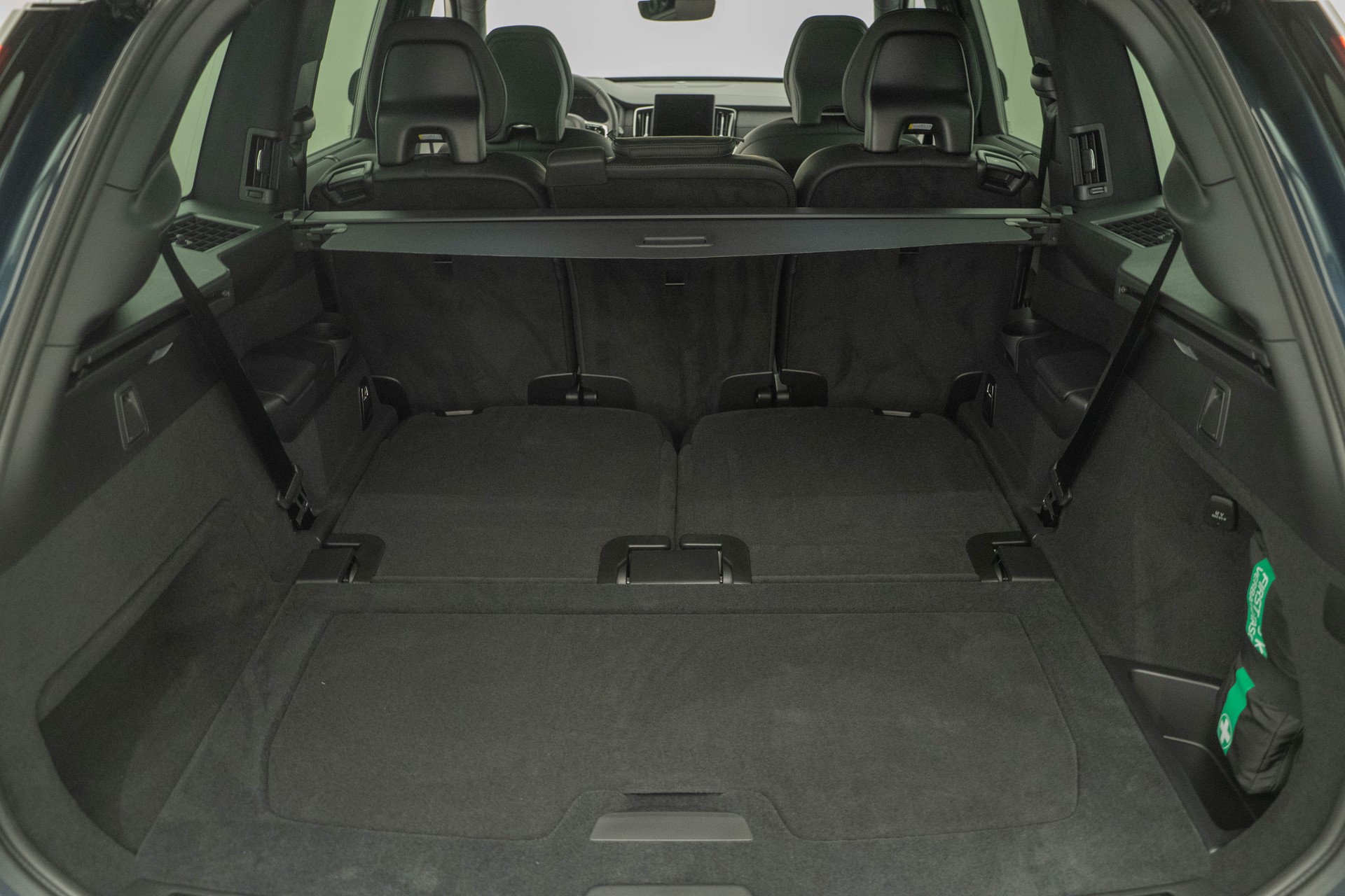 VOLVO XC90 2.0 T8 TE Black Edition eAWD-image-4