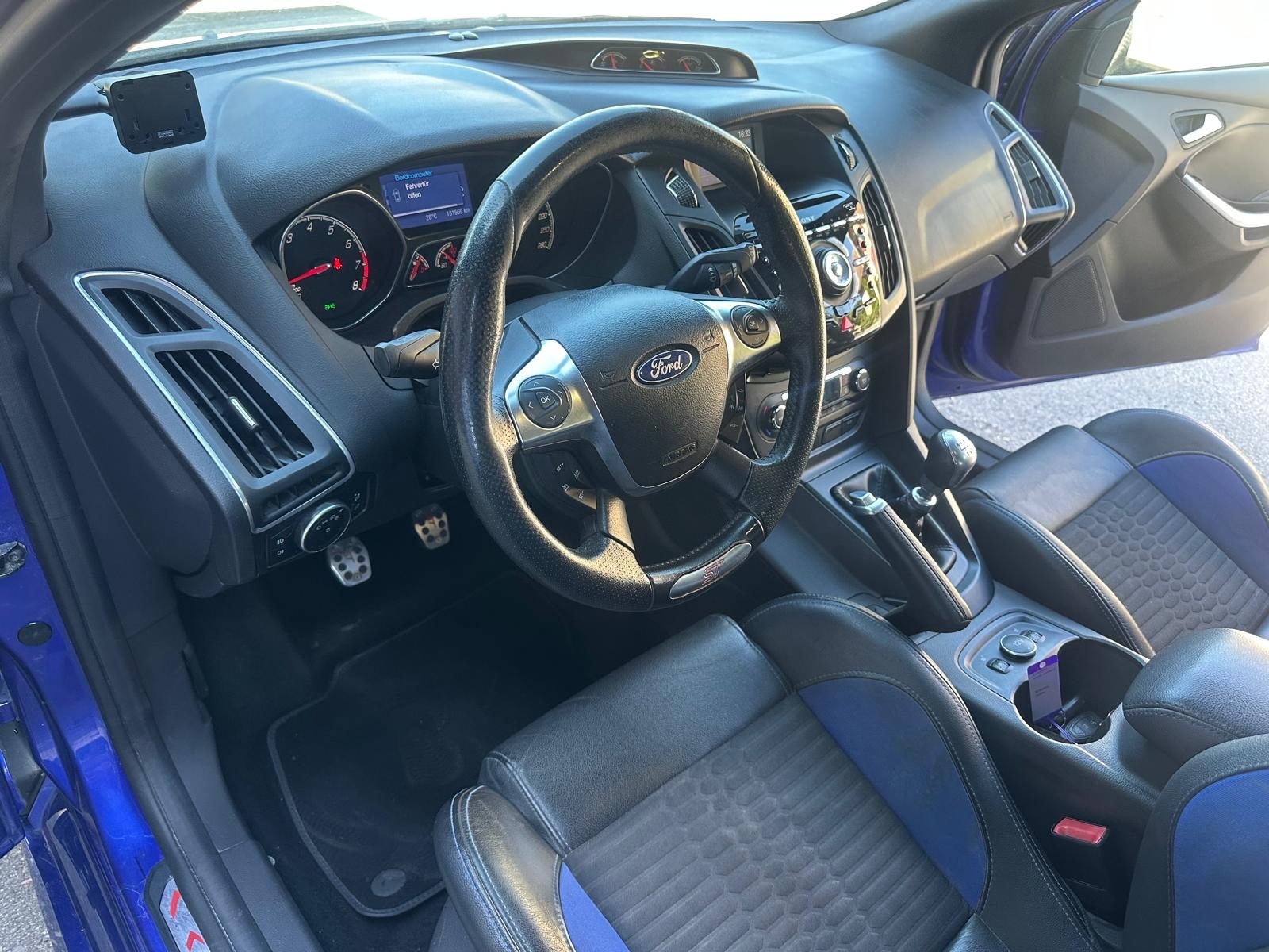 FORD Focus 2.0 SCTi ST-3-image-8