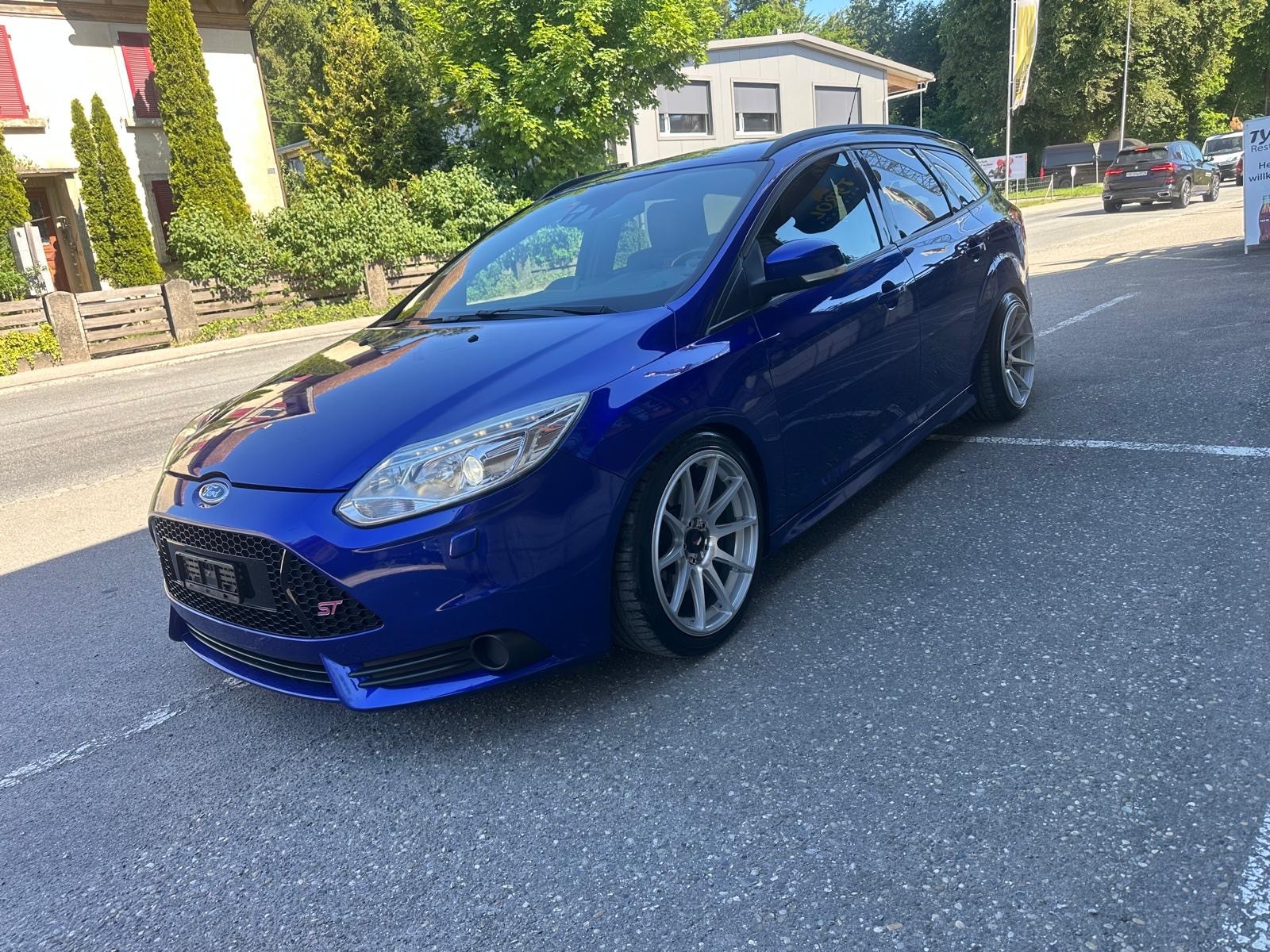 FORD Focus 2.0 SCTi ST-3-image-1