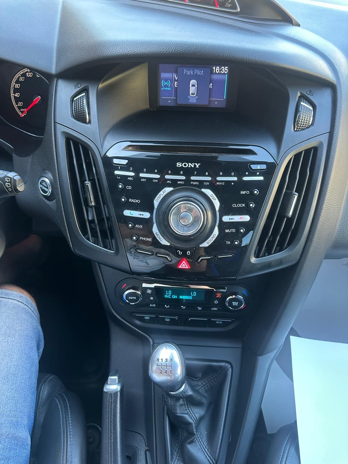FORD Focus 2.0 SCTi ST-3-image-11