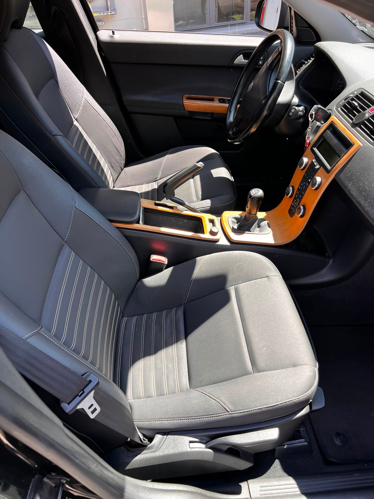 VOLVO V50 D5 Kinetic-image-6