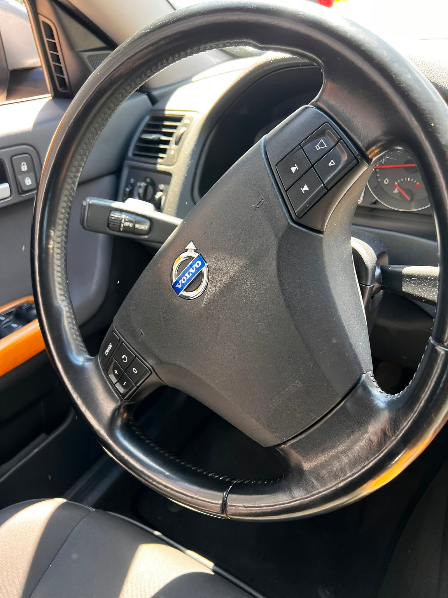 VOLVO V50 D5 Kinetic-image-5