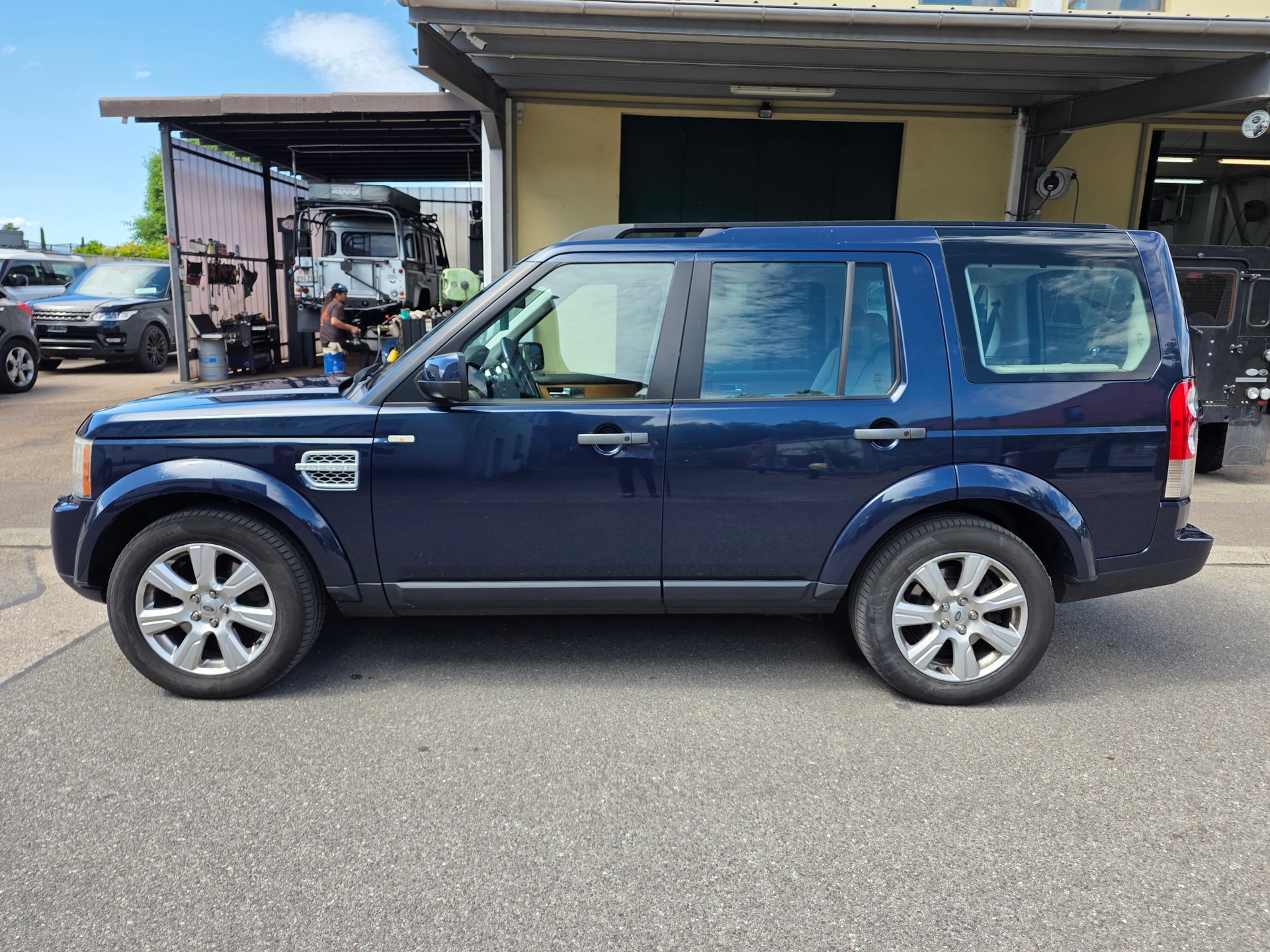 LAND ROVER Discovery 3.0 SDV6 HSE Automatic-image-7
