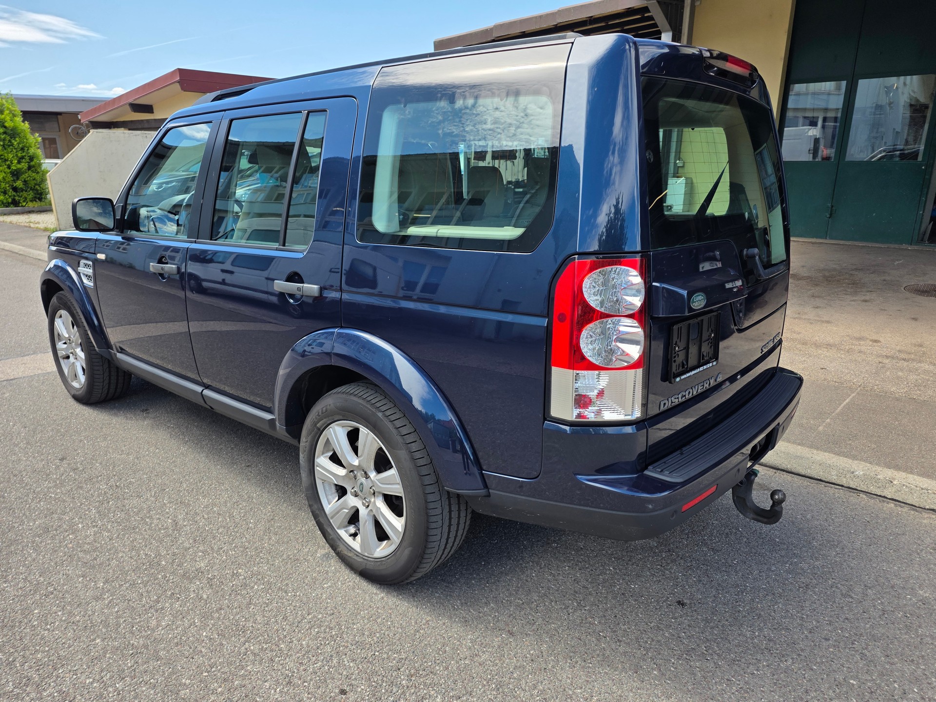 LAND ROVER Discovery 3.0 SDV6 HSE Automatic-image-6