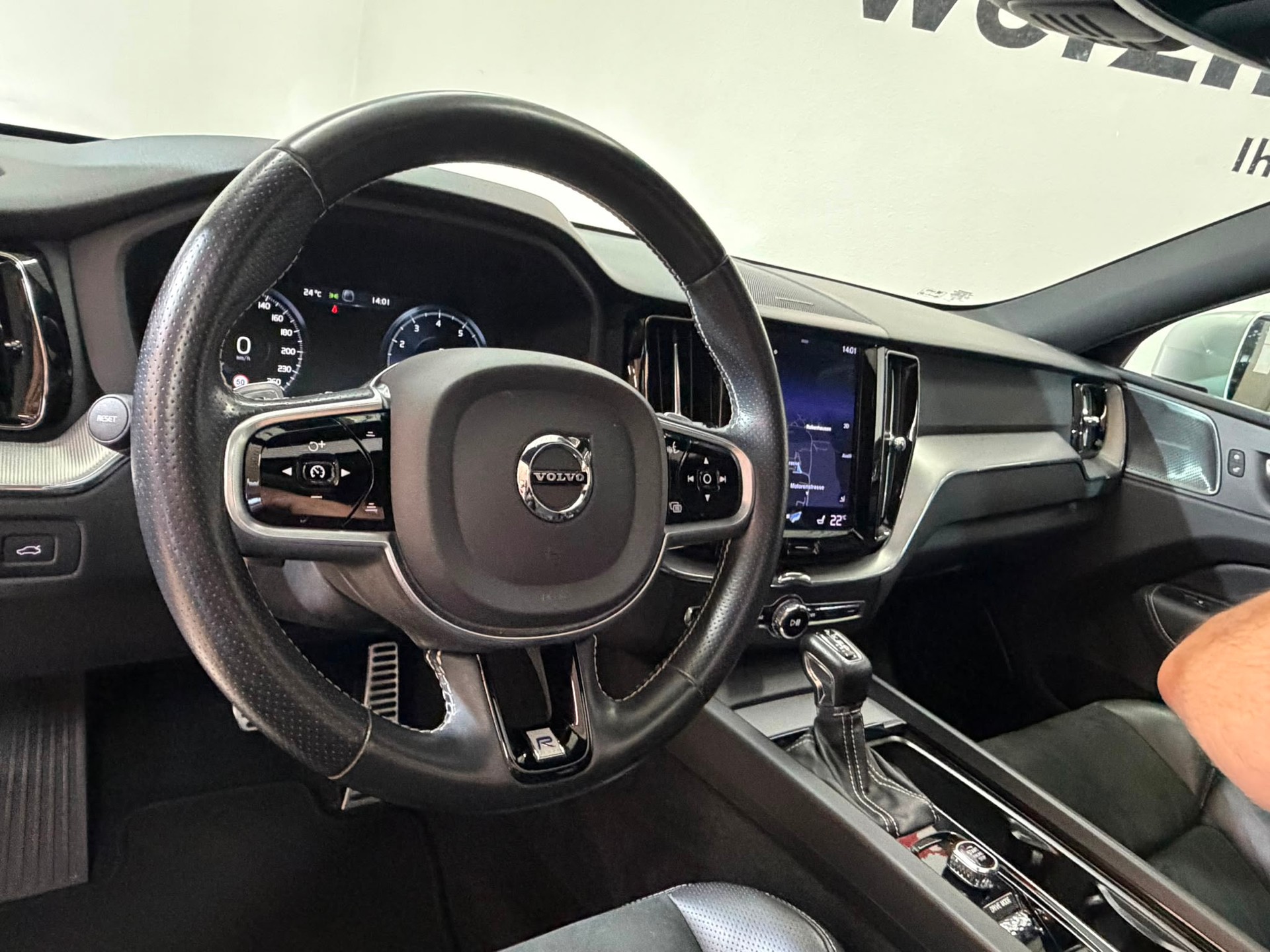 VOLVO XC60 T5 AWD R-Design Geartronic-image-5