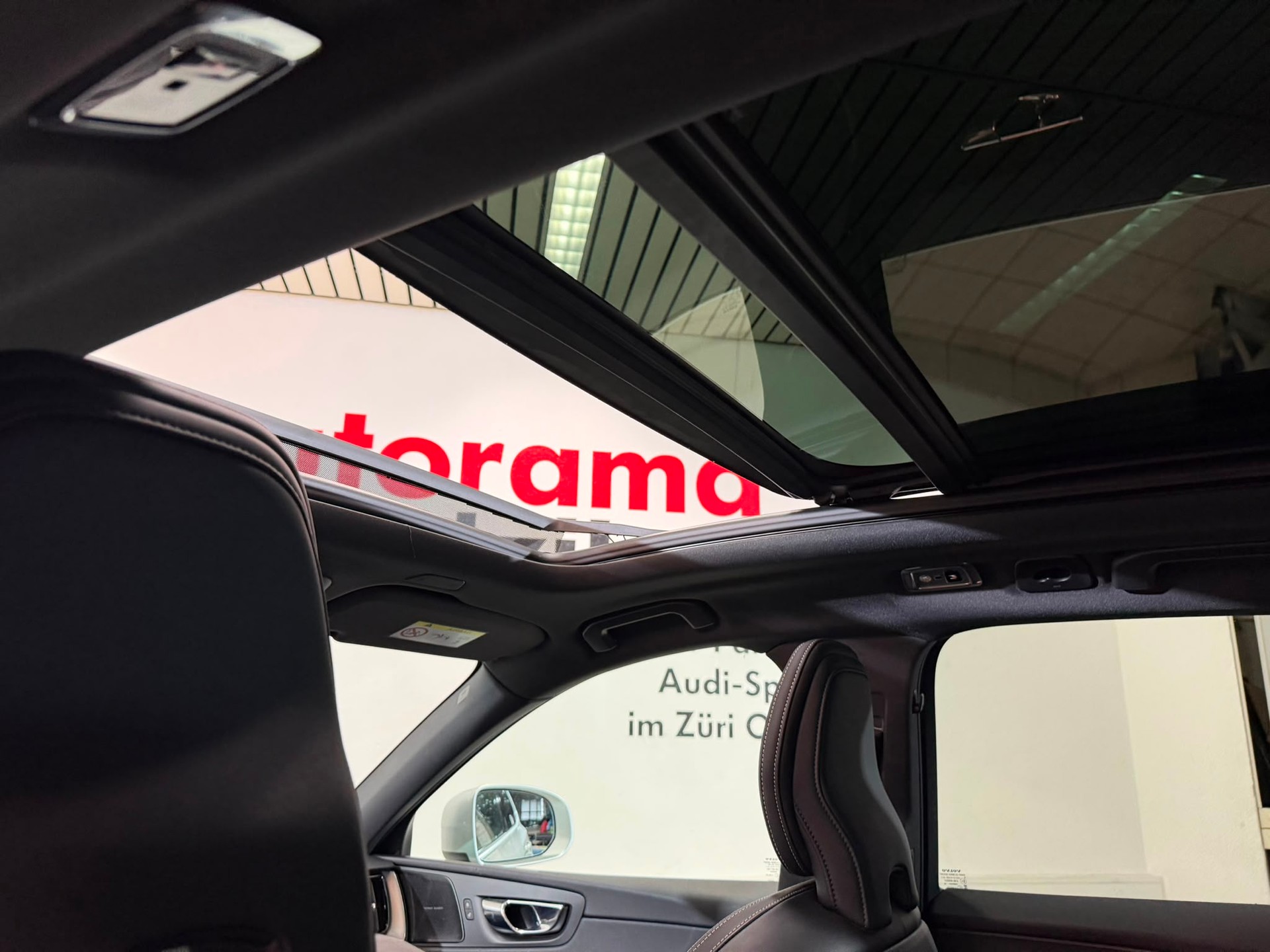 VOLVO XC60 T5 AWD R-Design Geartronic-image-9