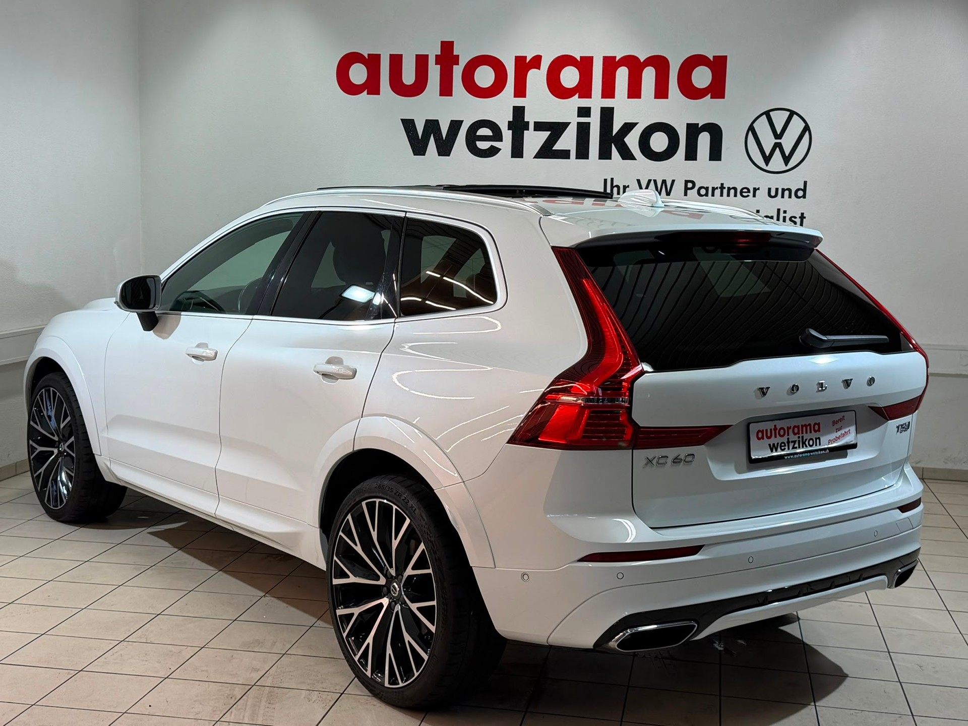 VOLVO XC60 T5 AWD R-Design Geartronic-image-2