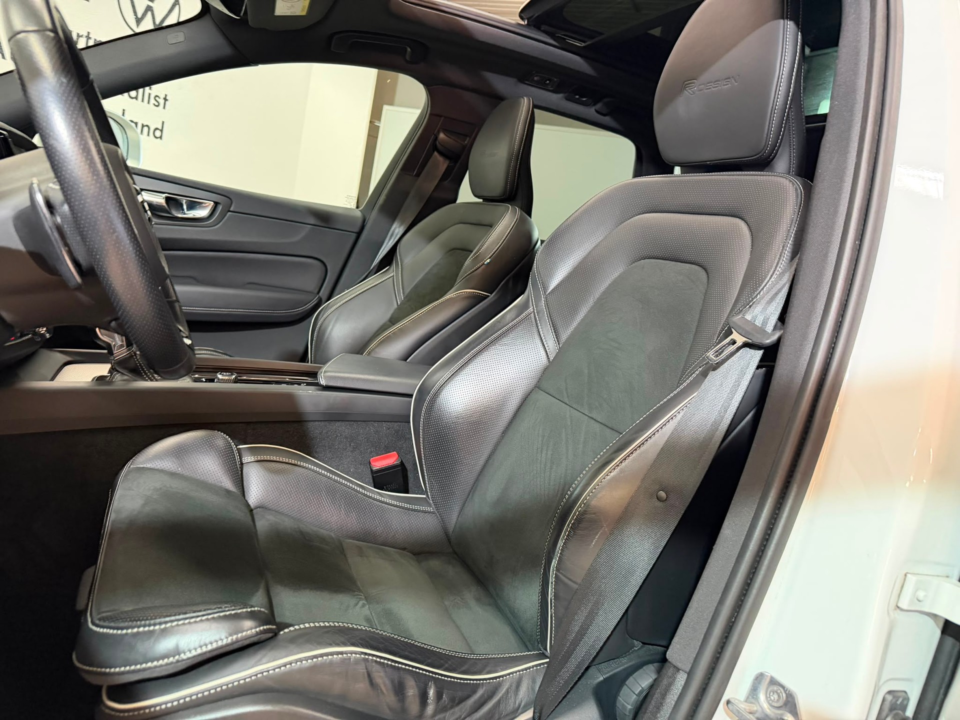 VOLVO XC60 T5 AWD R-Design Geartronic-image-6
