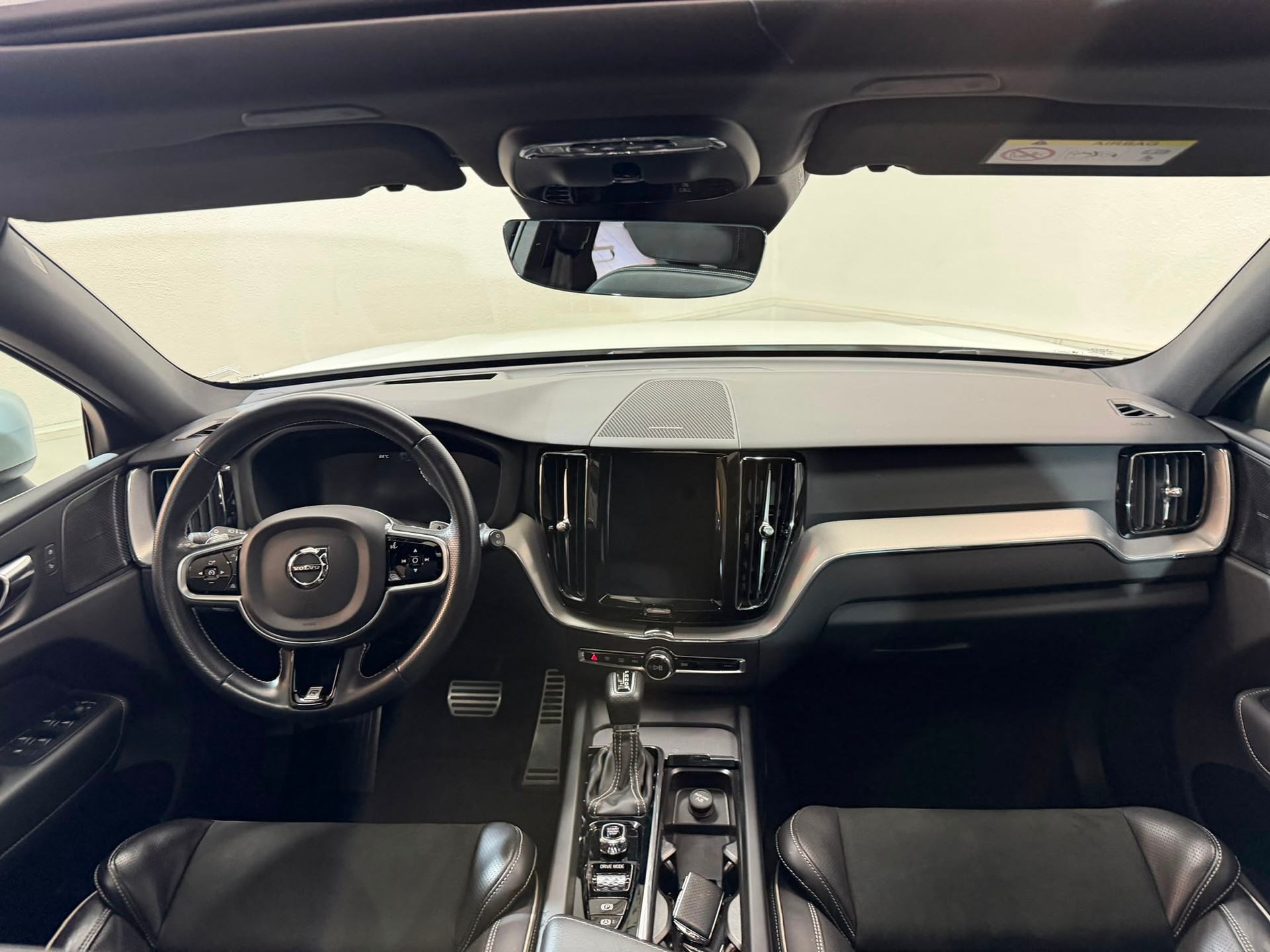VOLVO XC60 T5 AWD R-Design Geartronic-image-10