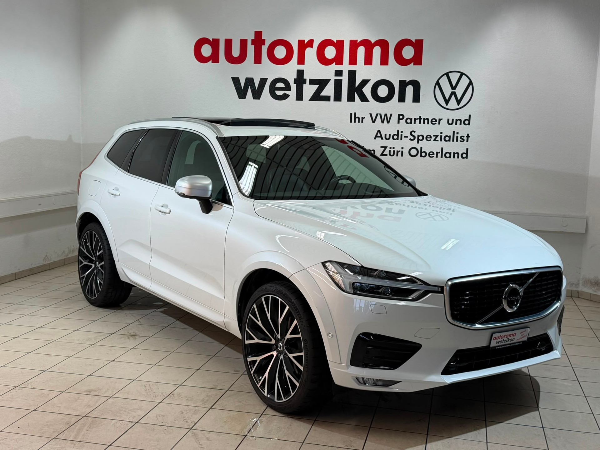 VOLVO XC60 T5 AWD R-Design Geartronic-image-0