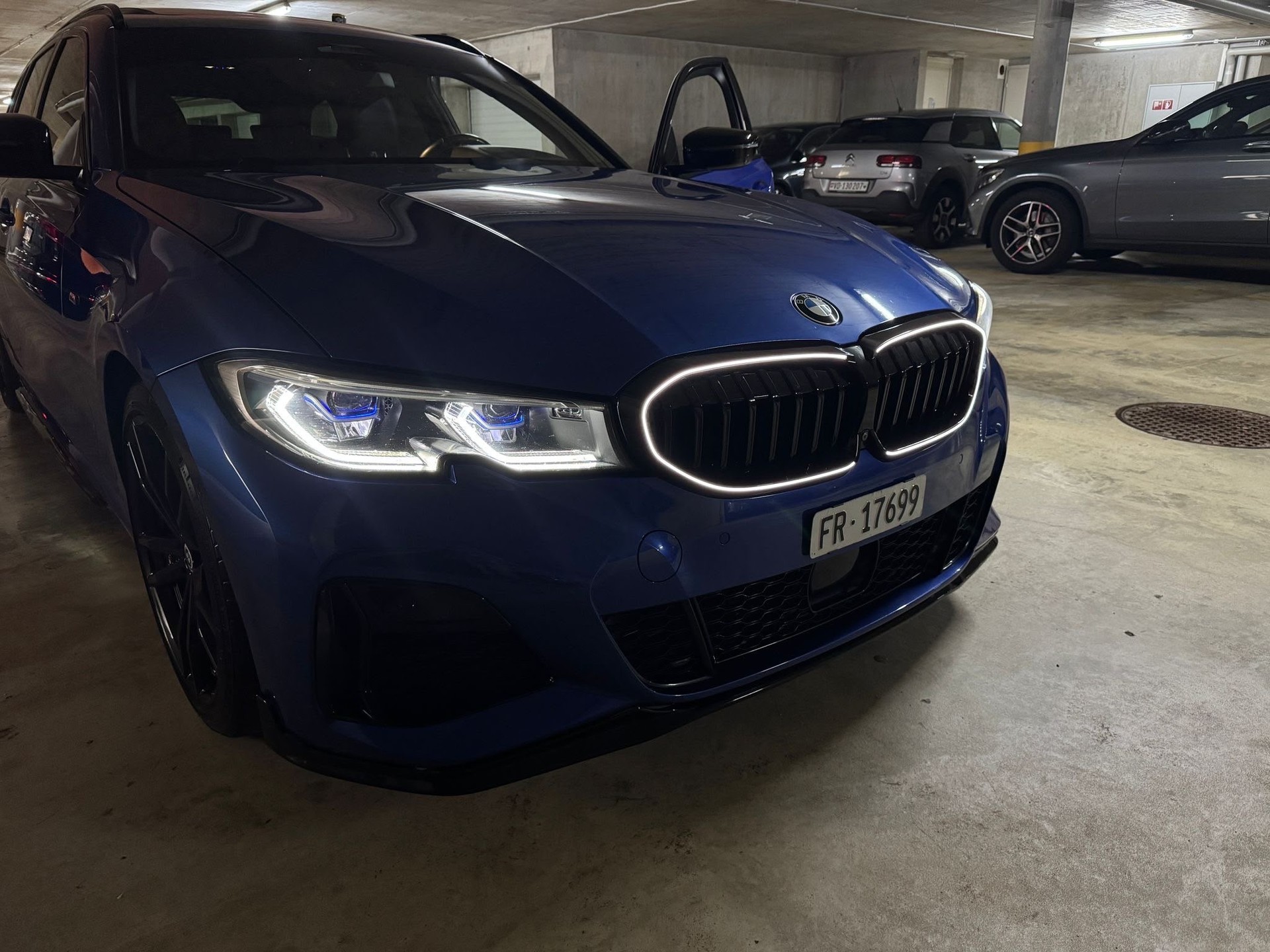 BMW 320d xDrive-image-16