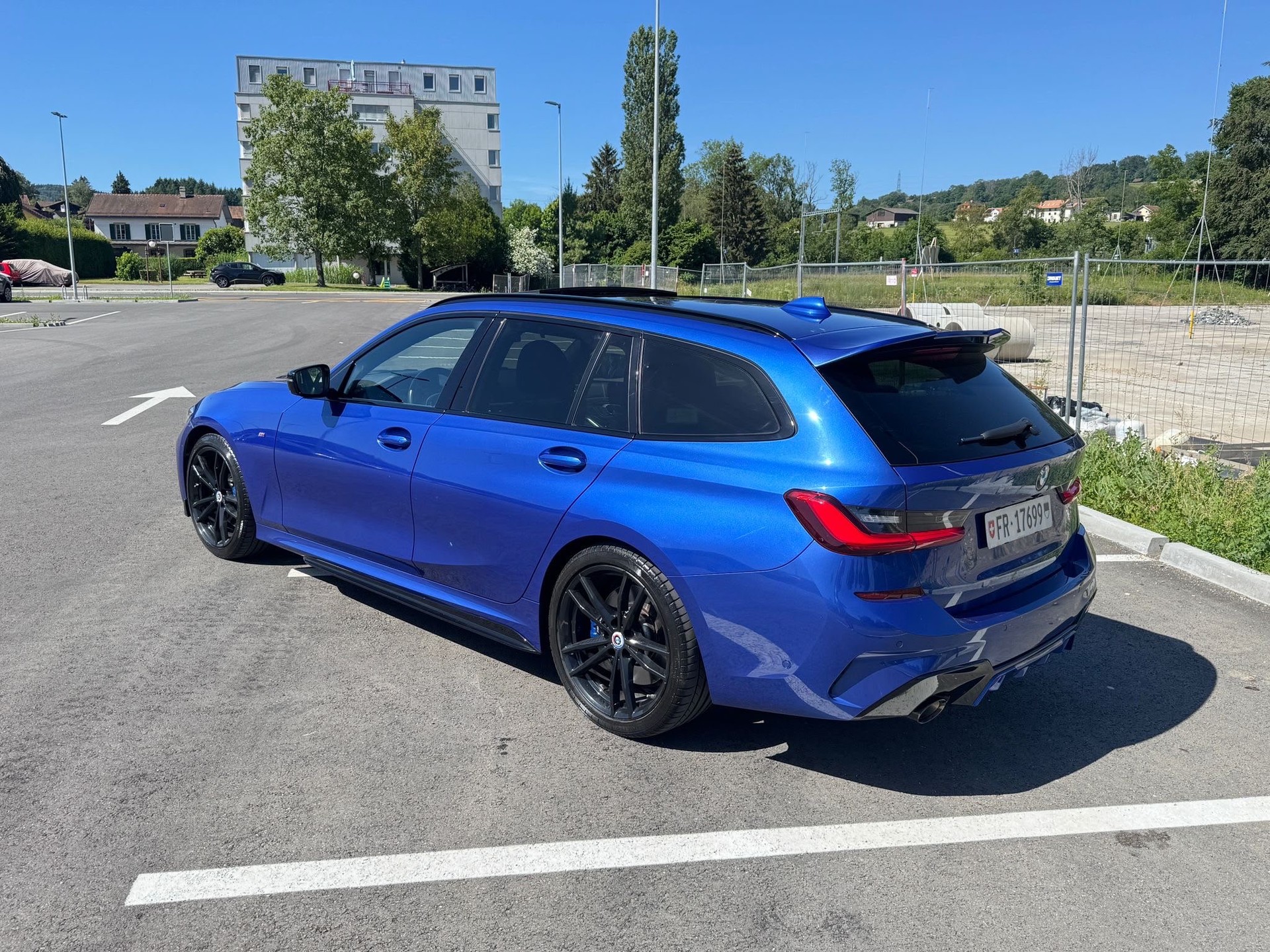 BMW 320d xDrive-image-1
