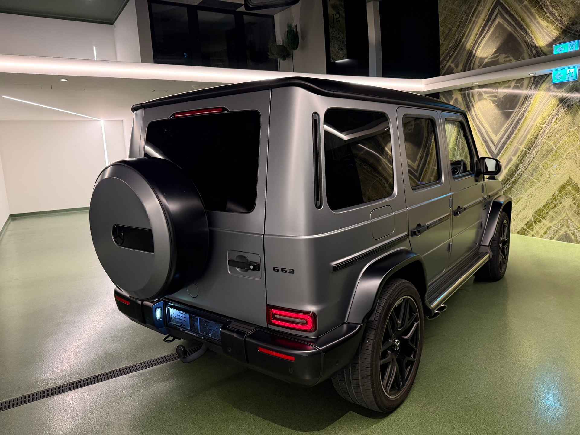 MERCEDES-BENZ G 63 AMG 4x4 2-image-13