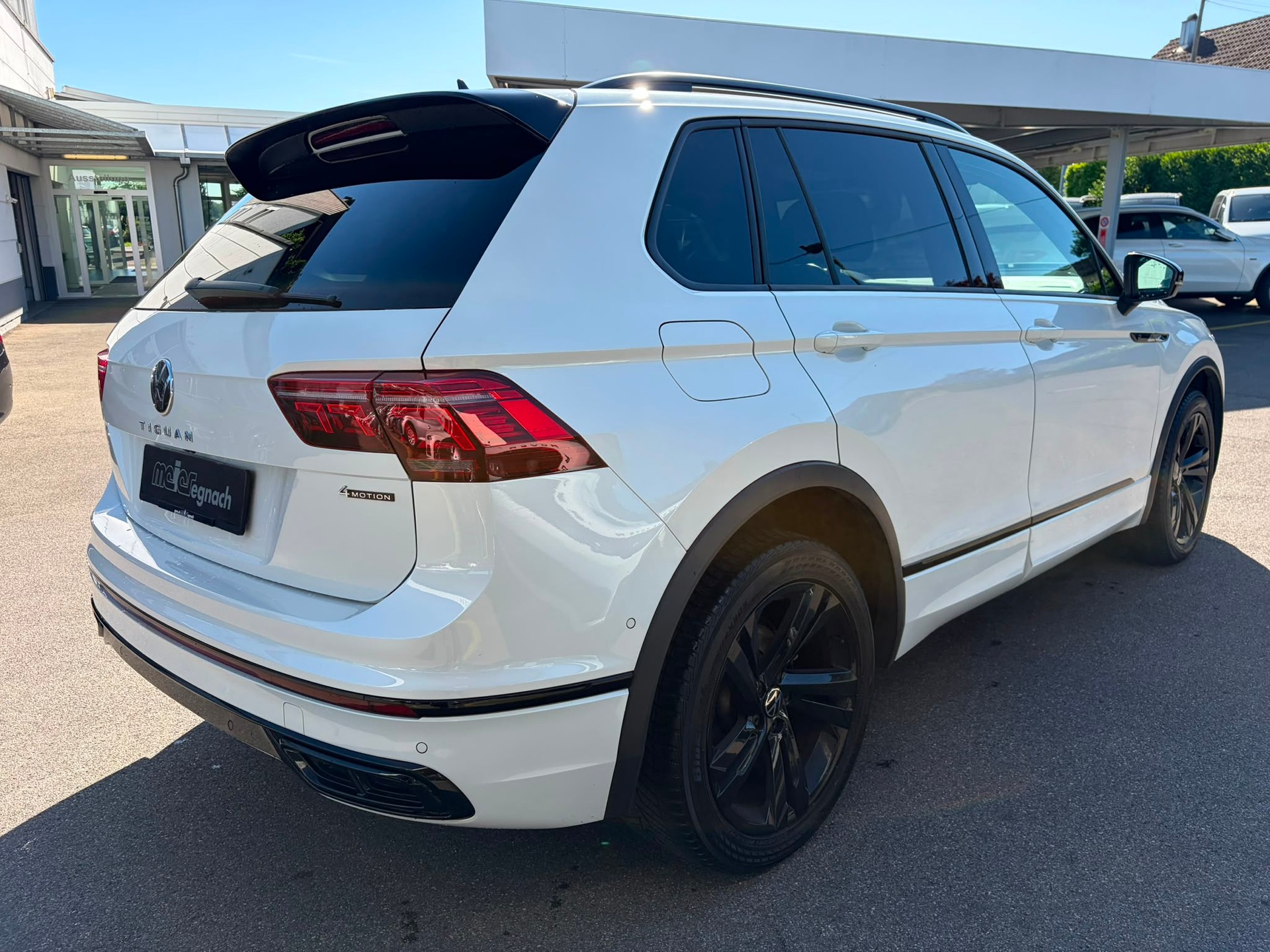 VW Tiguan 2.0TSI R-Line 4Motion DSG-image-8