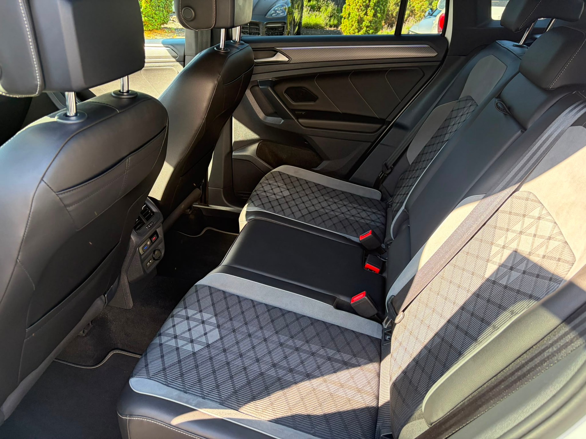 VW Tiguan 2.0TSI R-Line 4Motion DSG-image-14
