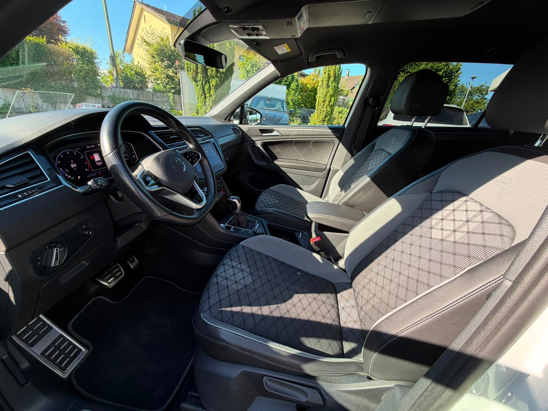 VW Tiguan 2.0TSI R-Line 4Motion DSG-image-12