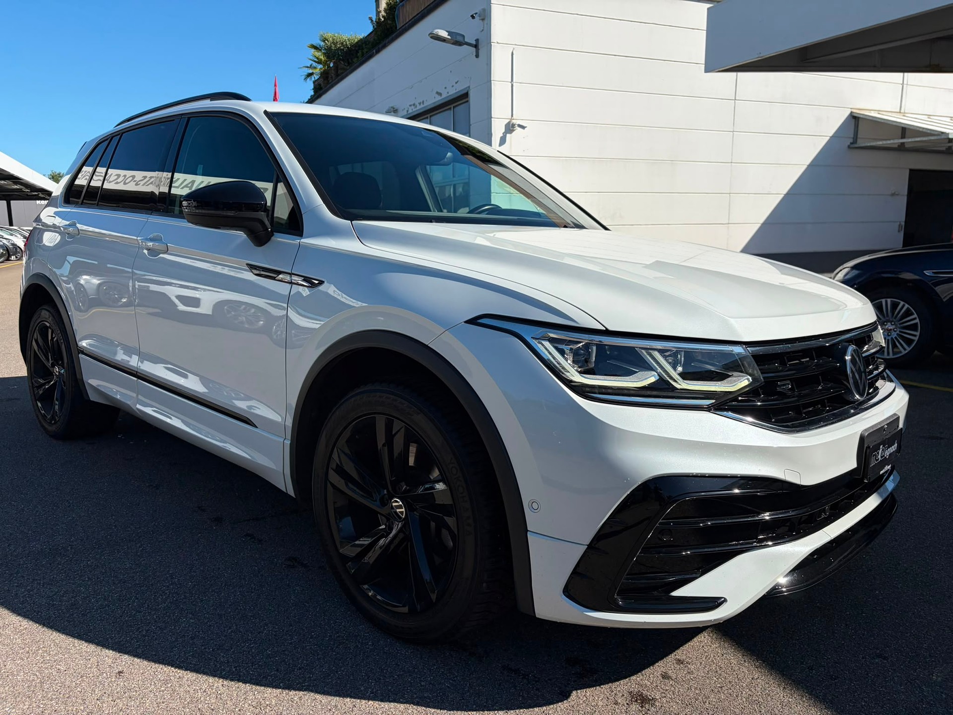 VW Tiguan 2.0TSI R-Line 4Motion DSG-image-2