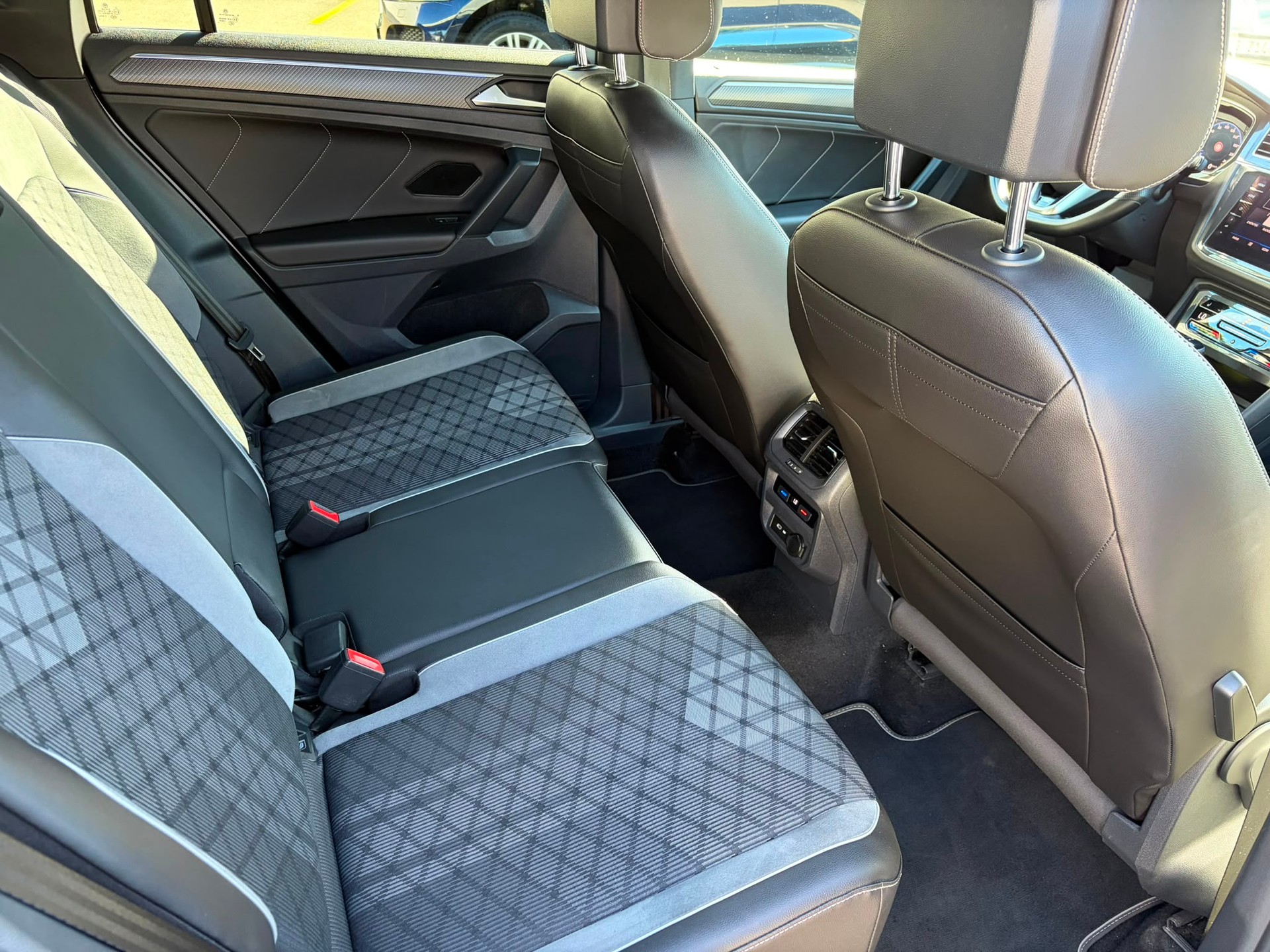VW Tiguan 2.0TSI R-Line 4Motion DSG-image-15