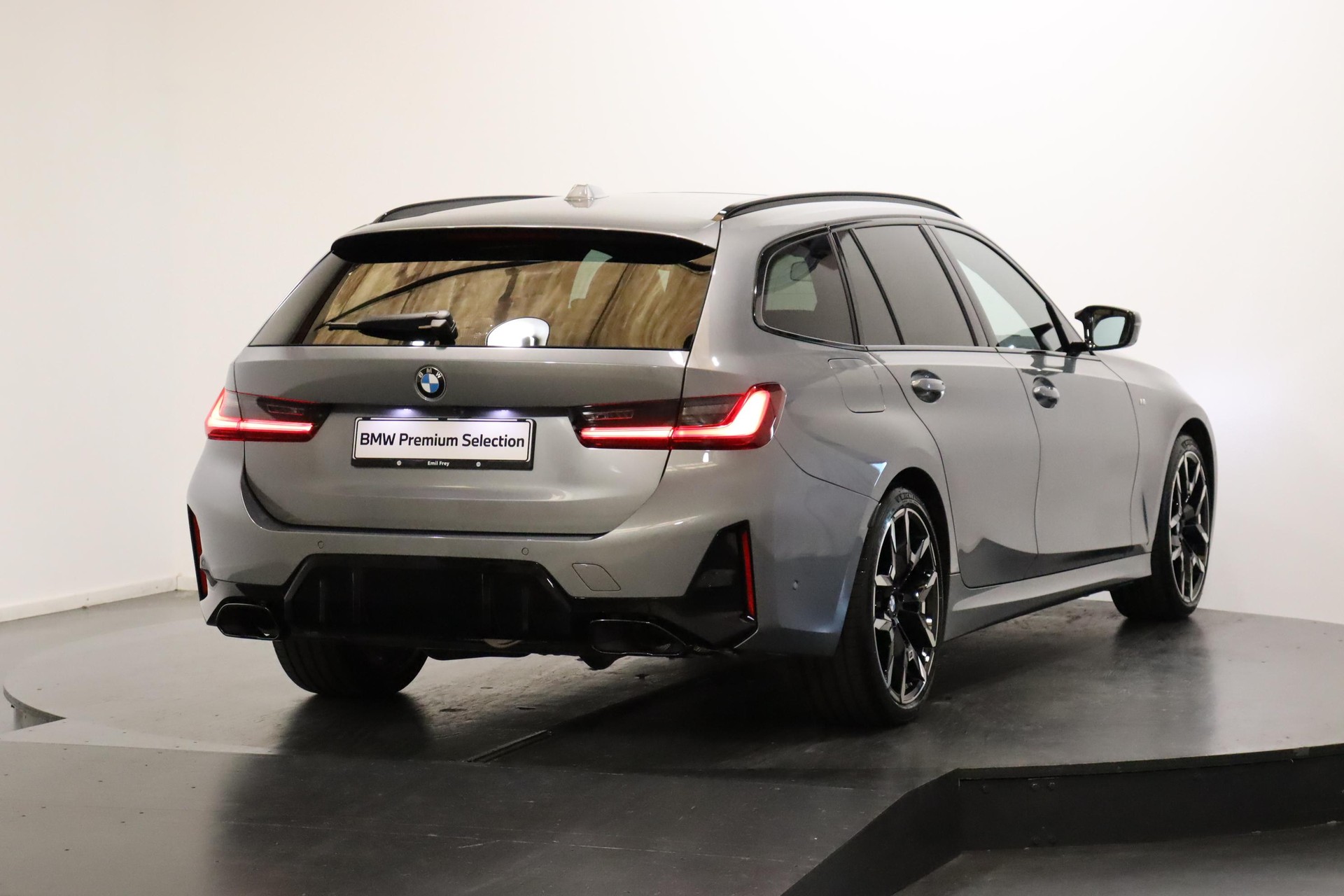BMW M340i xDrive Touring-image-3