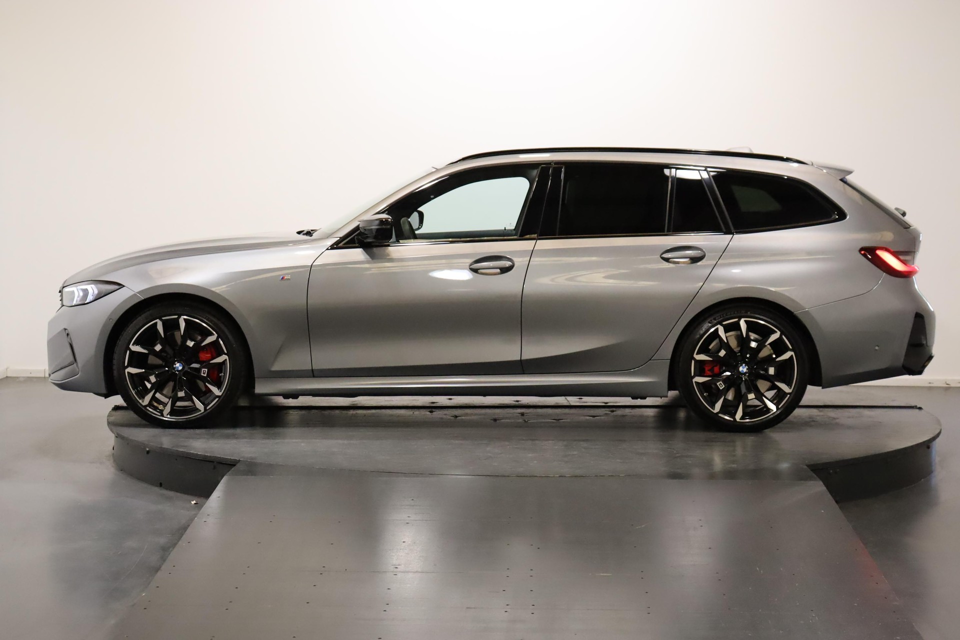 BMW M340i xDrive Touring-image-1