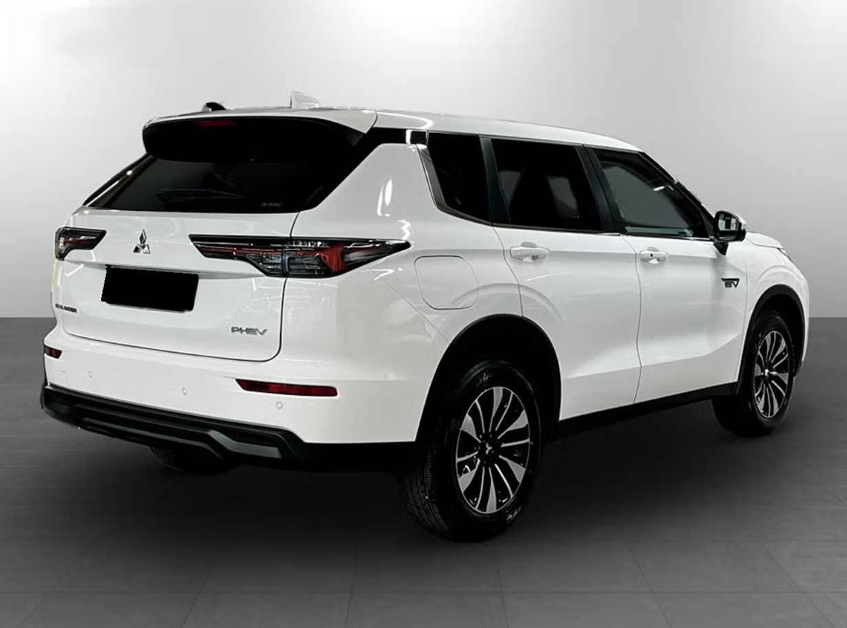 MITSUBISHI Outlander PHEV Invite 4WD Automatic-image-2