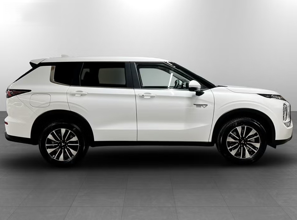 MITSUBISHI Outlander PHEV Invite 4WD Automatic-image-1