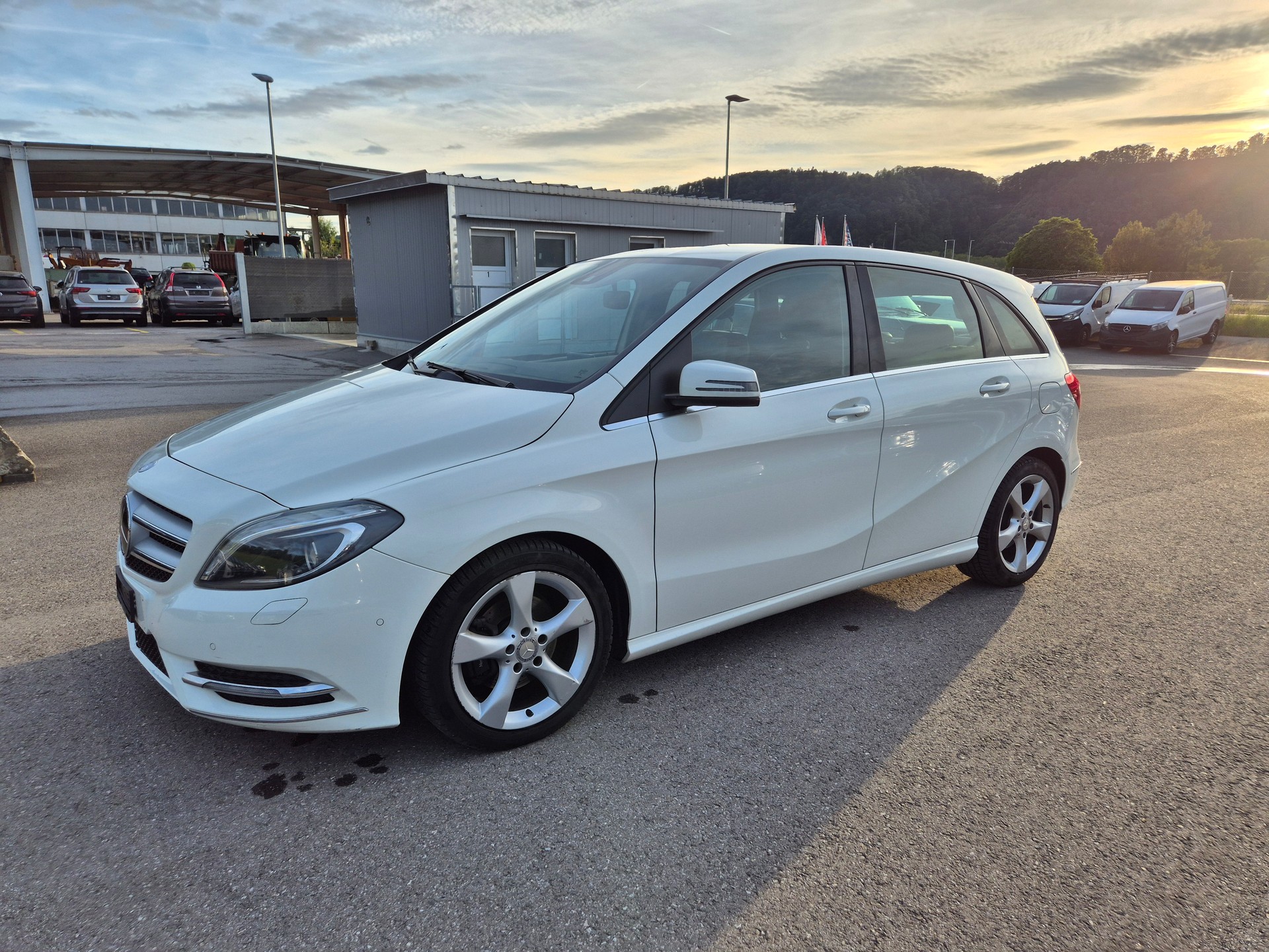MERCEDES-BENZ B 180 CDI-image-2
