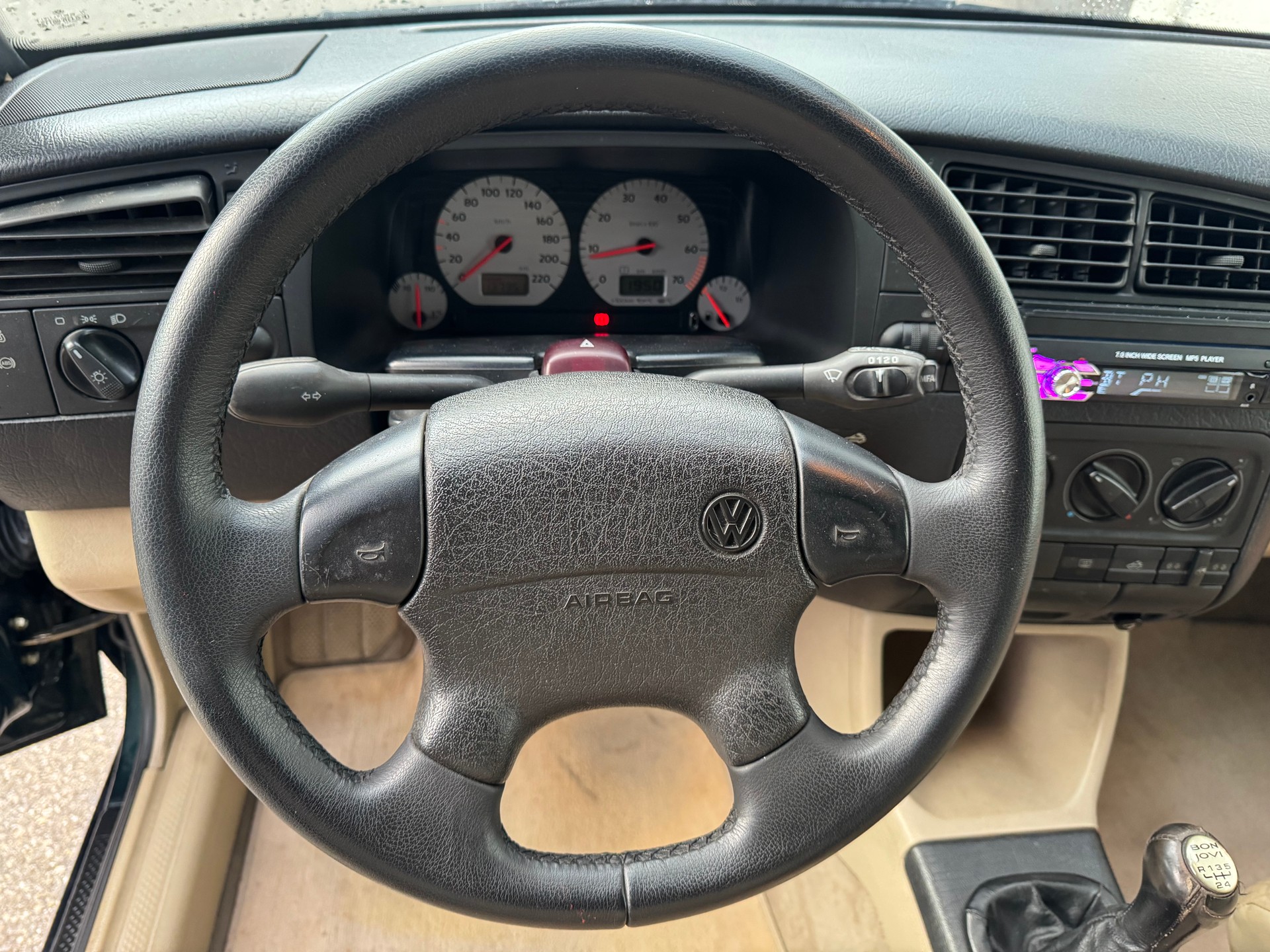 VW Golf Cabriolet 2000 Swiss Classic-image-12