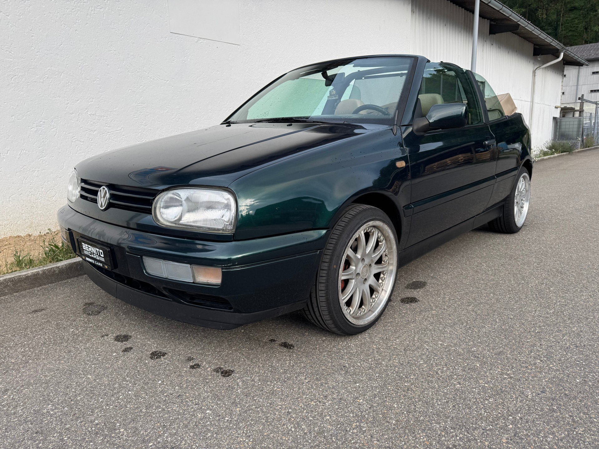 VW Golf Cabriolet 2000 Swiss Classic-image-1