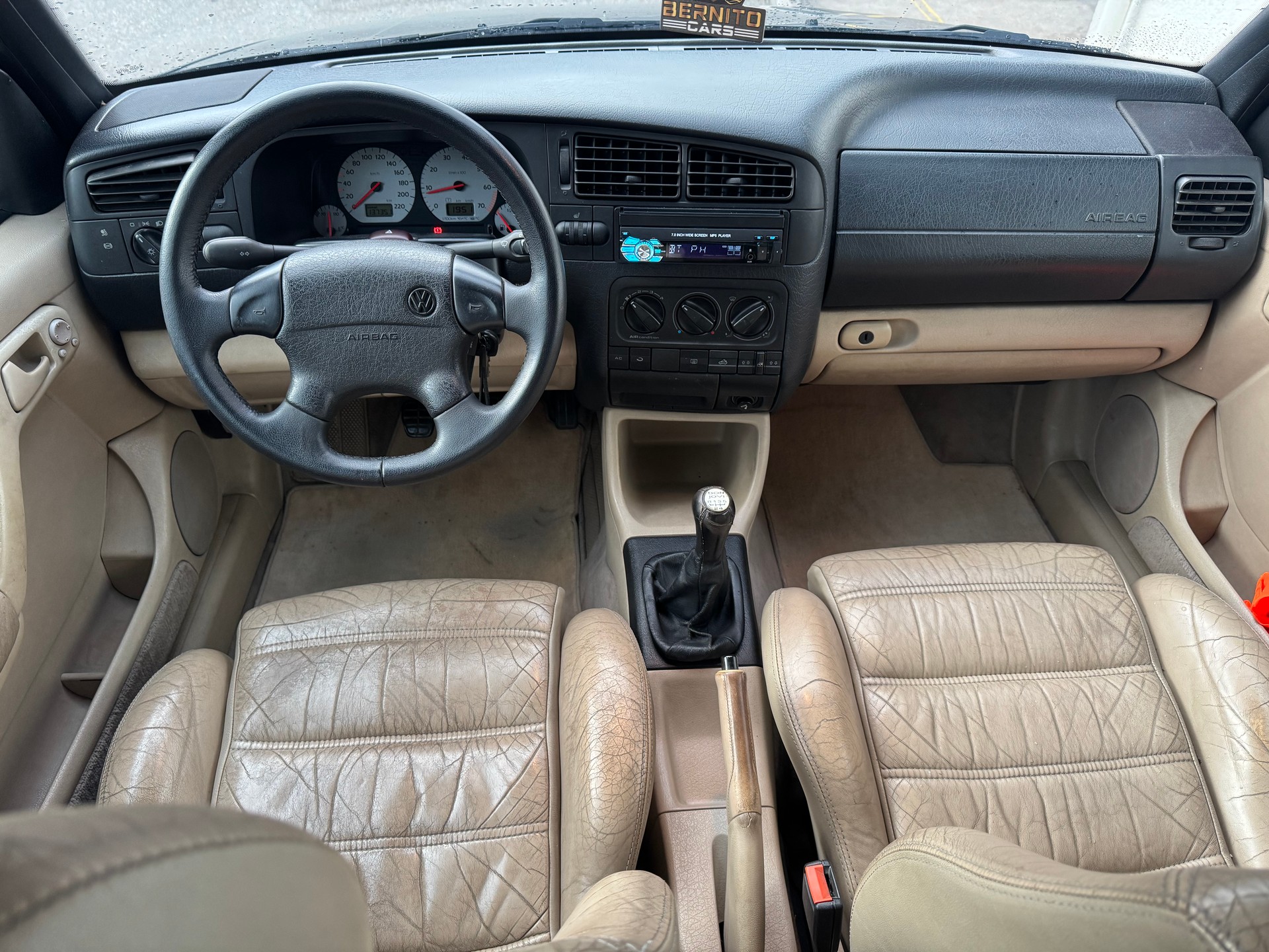 VW Golf Cabriolet 2000 Swiss Classic-image-11