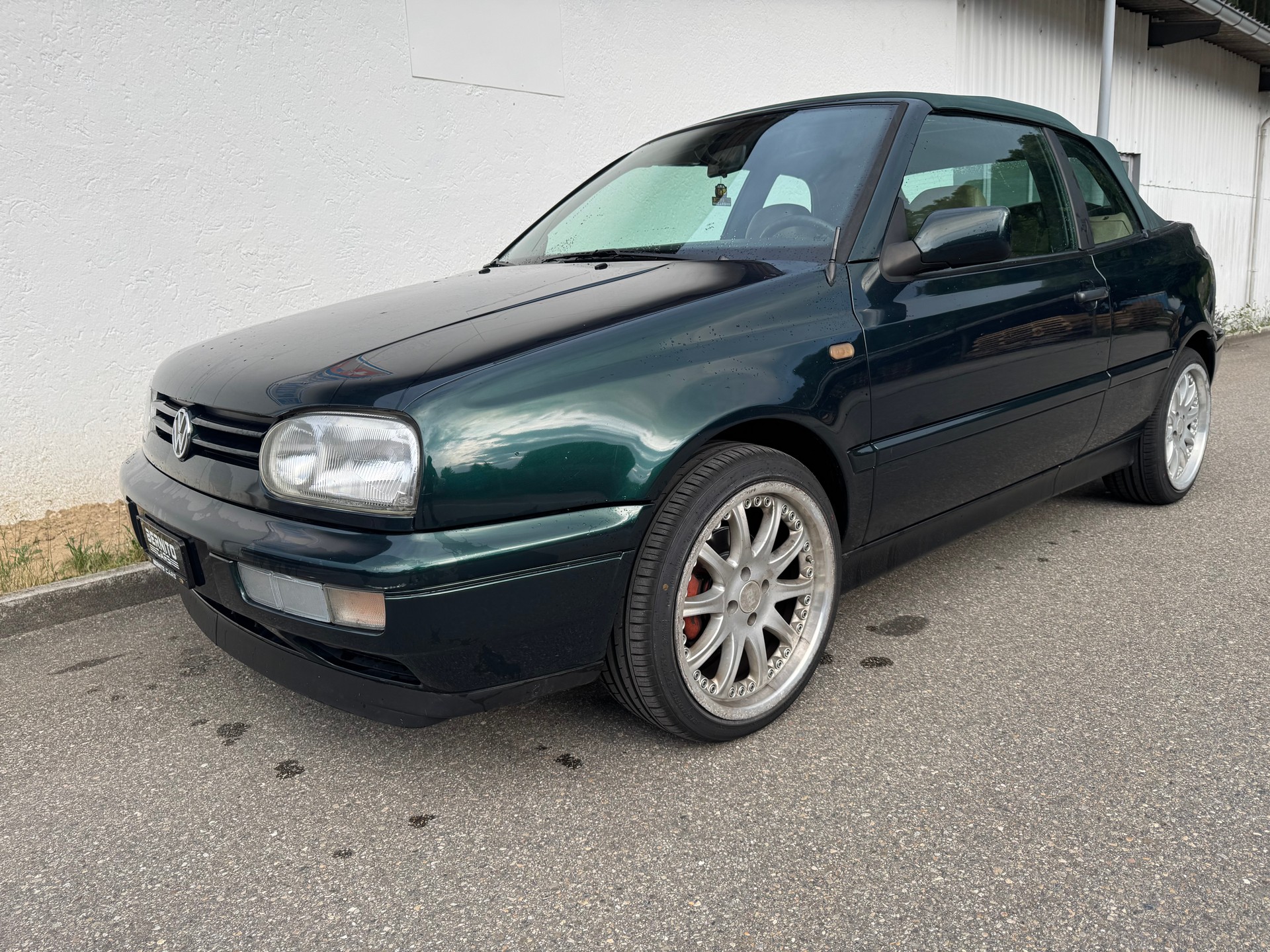 VW Golf Cabriolet 2000 Swiss Classic-image-0
