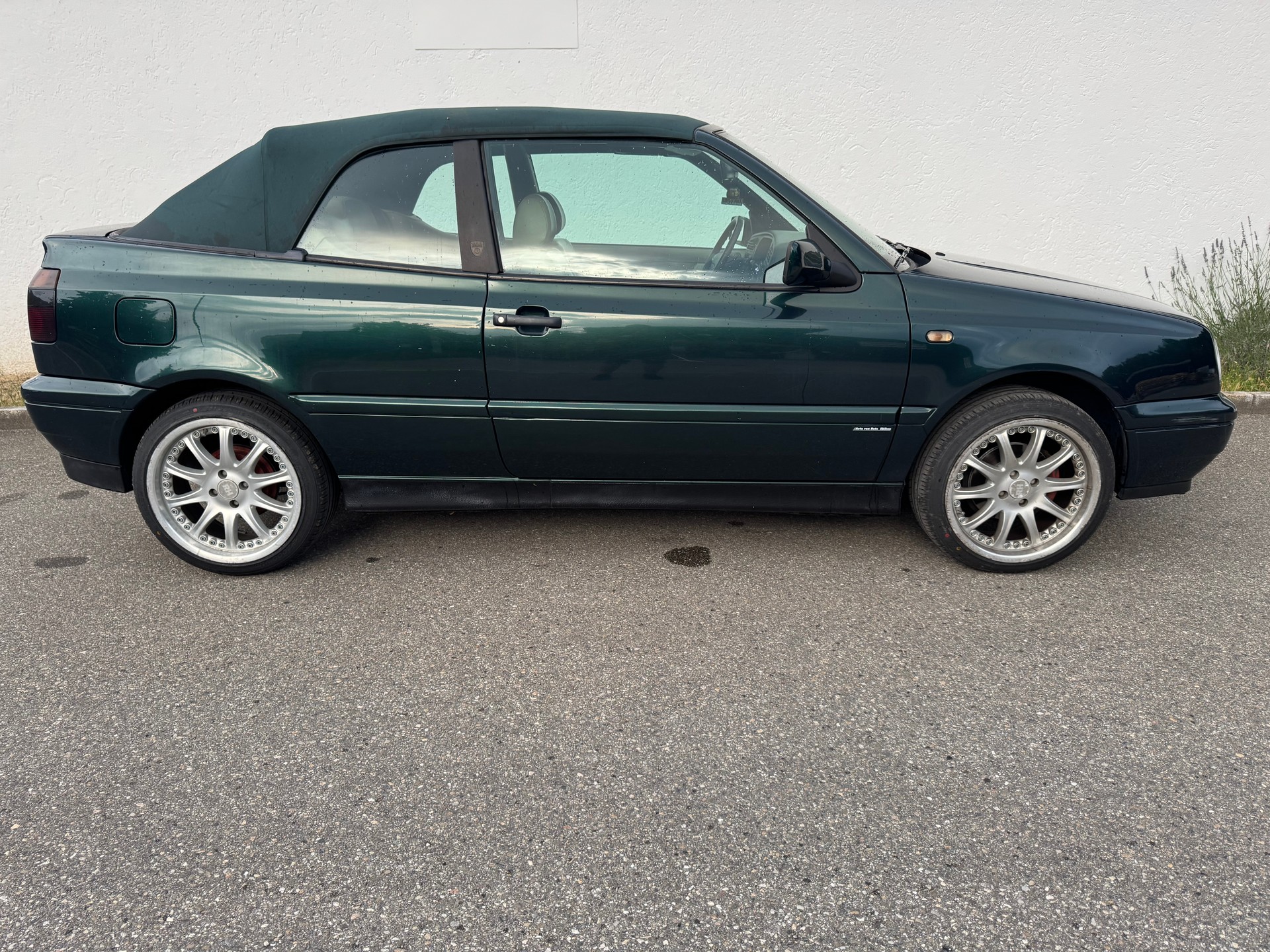 VW Golf Cabriolet 2000 Swiss Classic-image-9
