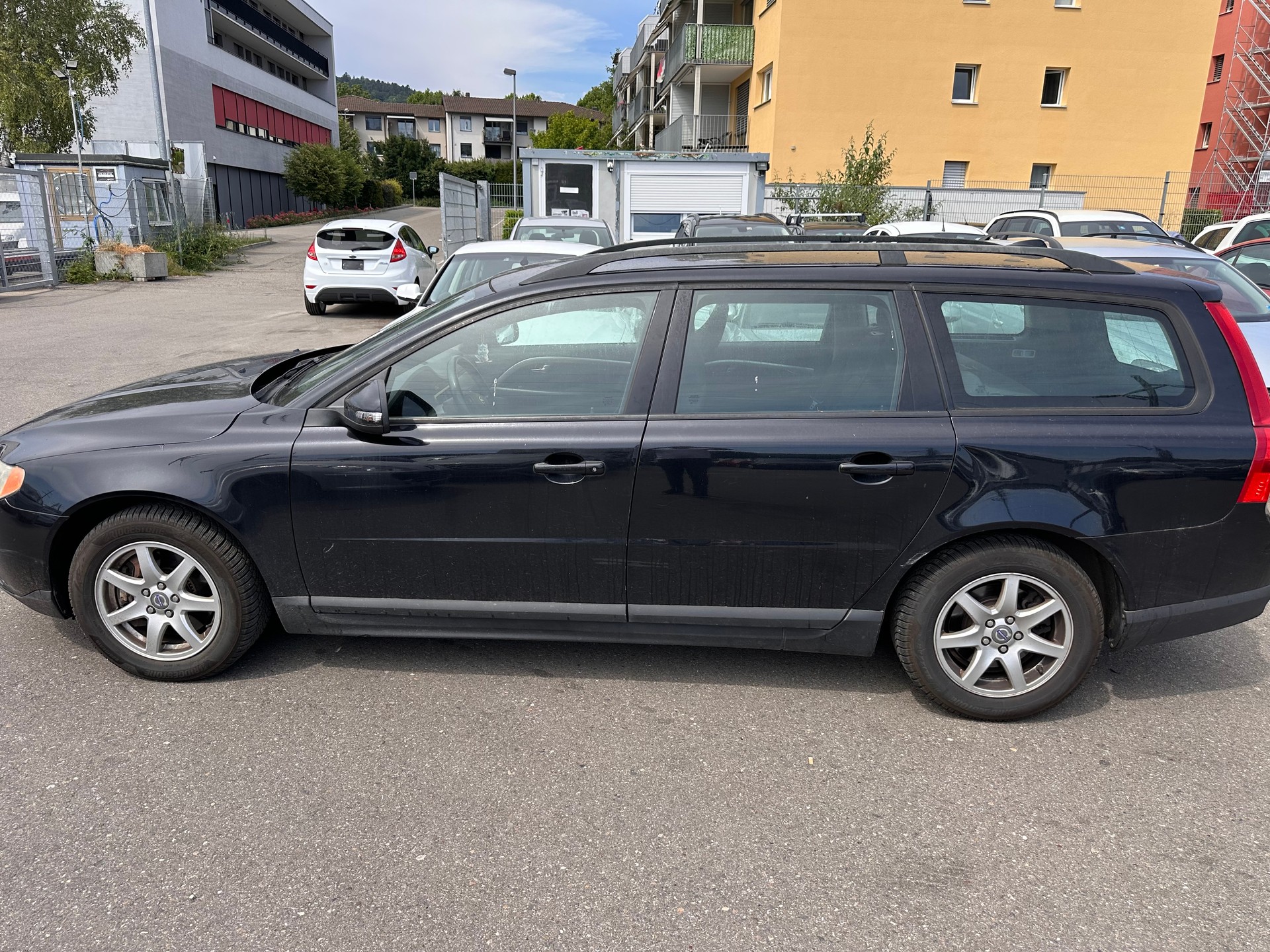 VOLVO V70-image-1