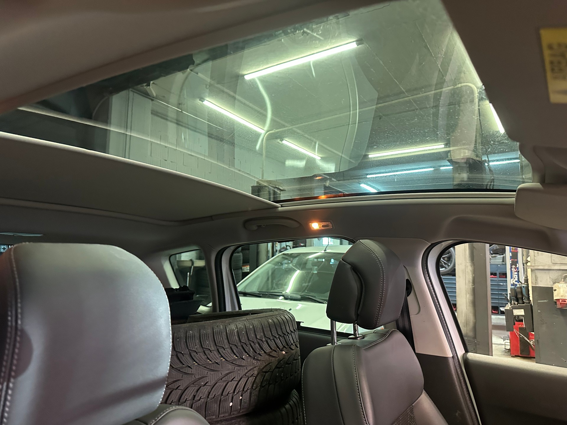 PEUGEOT 3008 1.2 Pure Tech Business Line-image-8