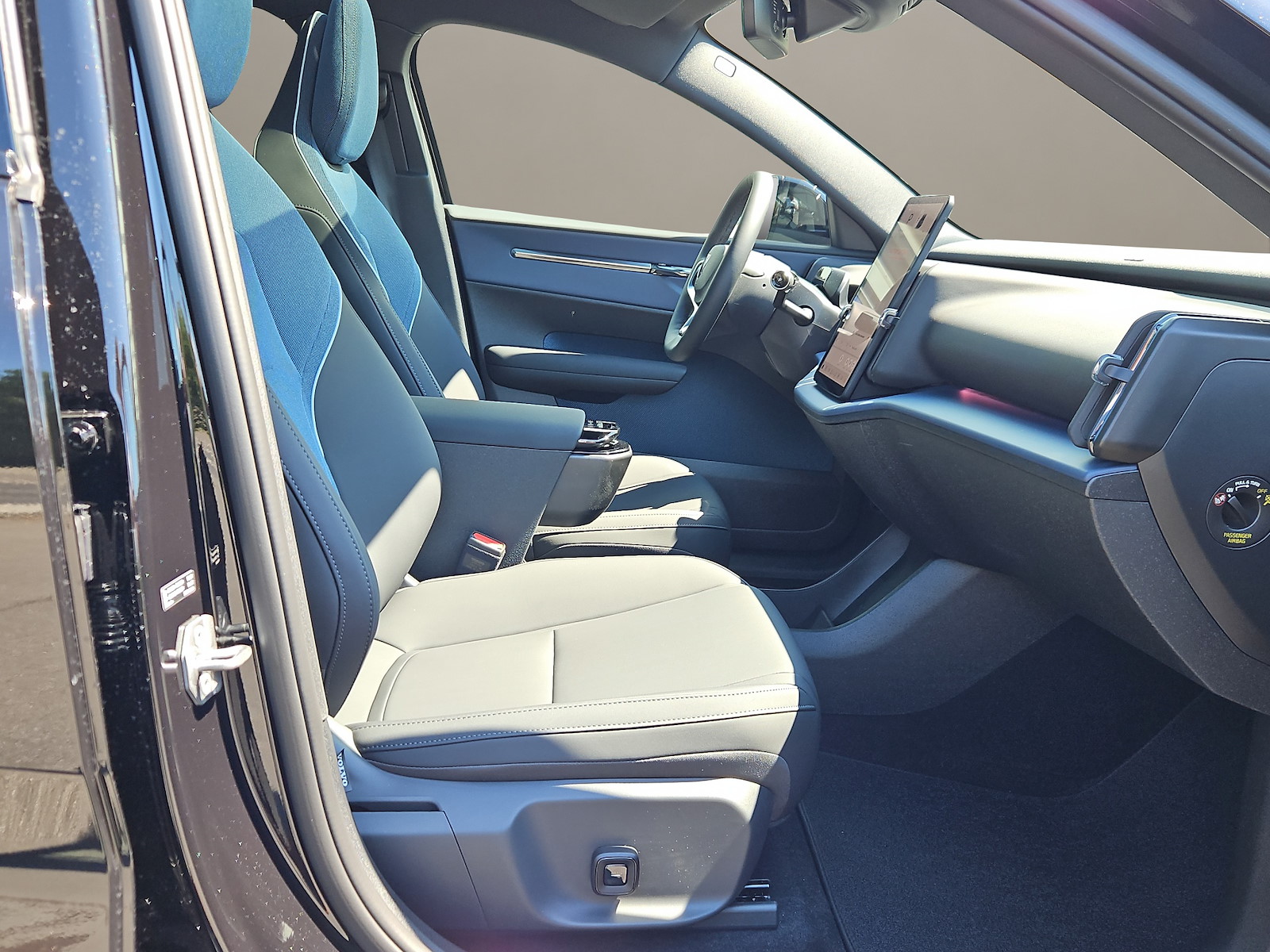 VOLVO EX 30 CC E60 Twin Performance AWD-image-10