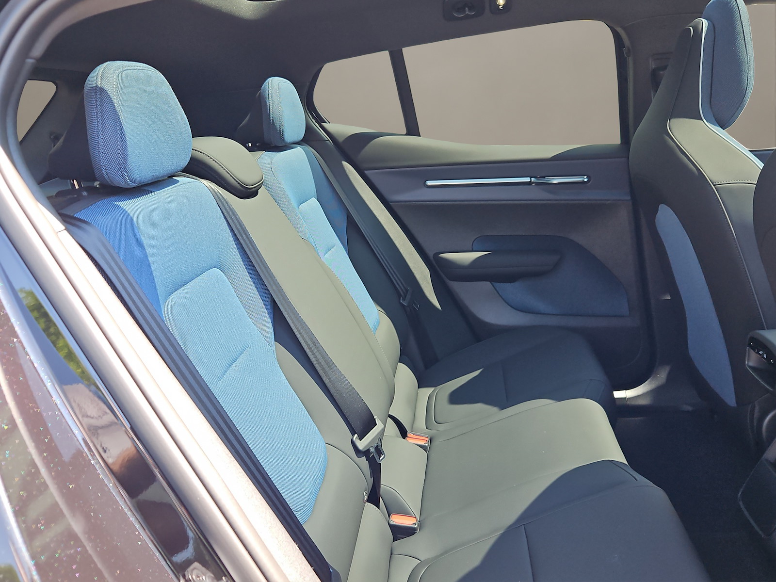 VOLVO EX 30 CC E60 Twin Performance AWD-image-11