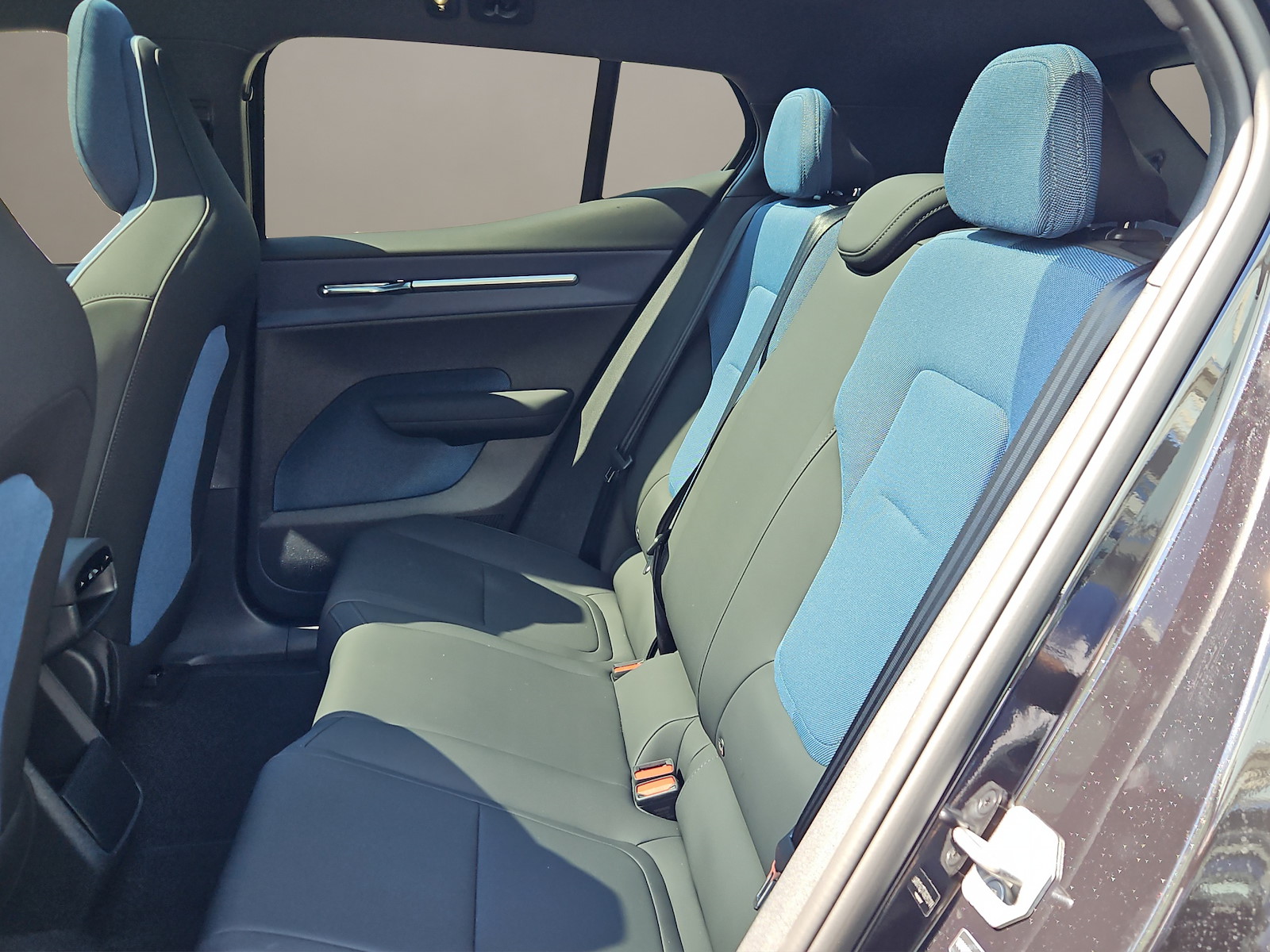 VOLVO EX 30 CC E60 Twin Performance AWD-image-9