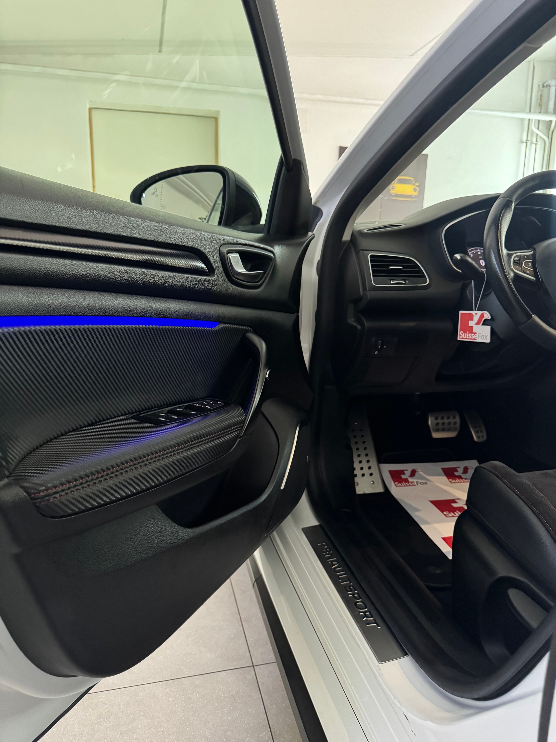 RENAULT Mégane Trophy 300 EDC*CH-Fahrzeug*Panoramadach*Frisch MFK*-image-9