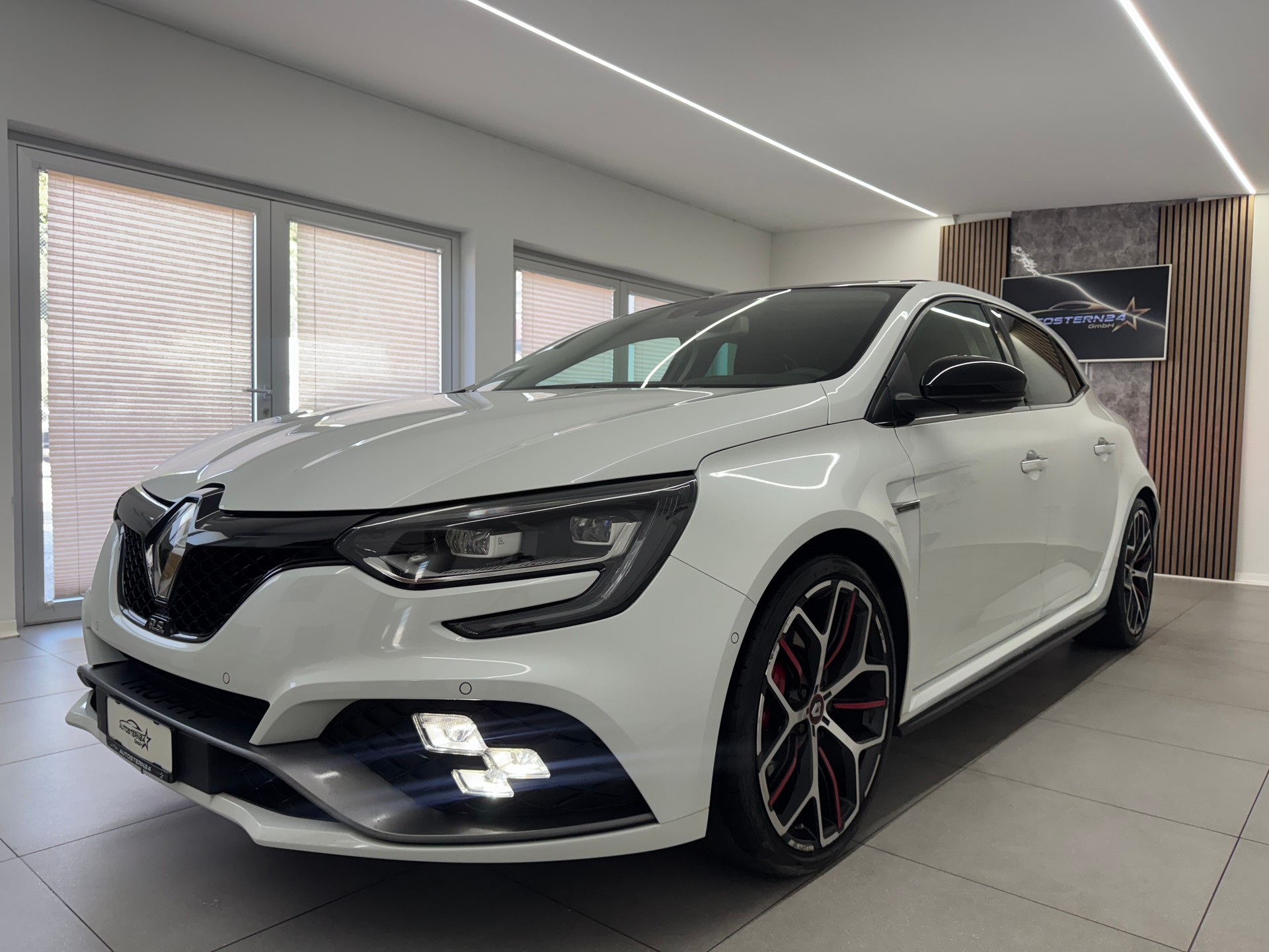 RENAULT Mégane Trophy 300 EDC*CH-Fahrzeug*Panoramadach*Frisch MFK*-image-0